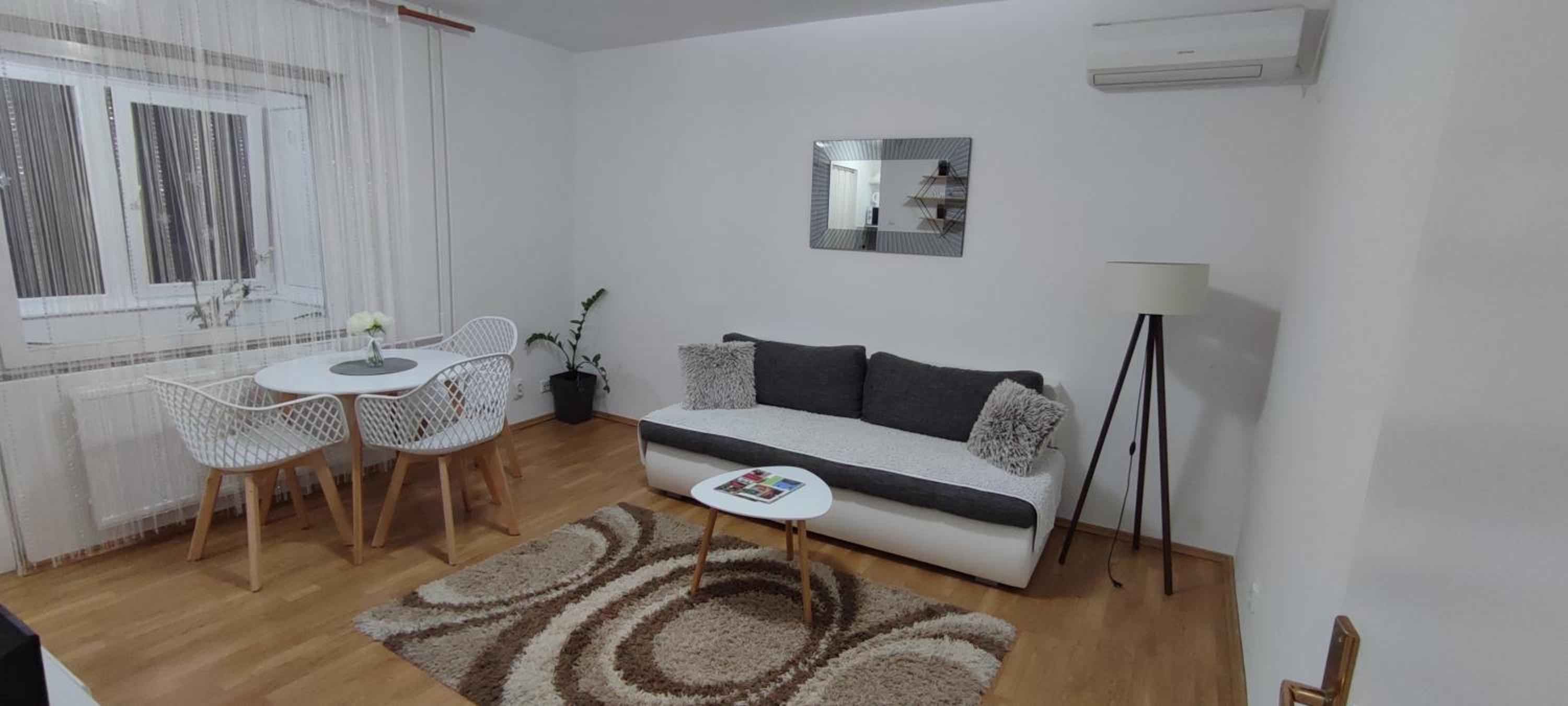 Pavle i Petra II view 4