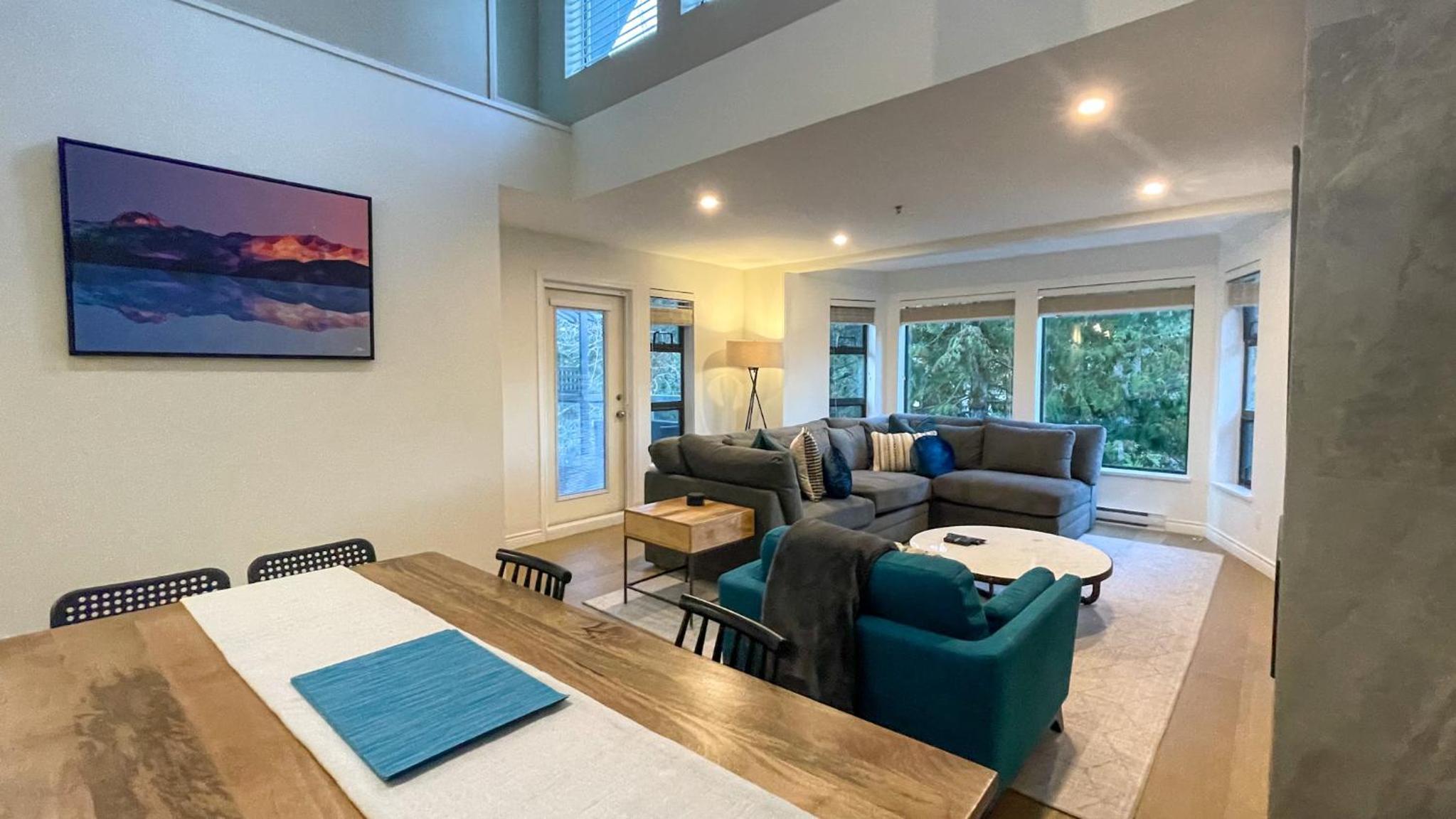 2BR plus Loft, Modern and Spacious, Hot Tub and Sauna, Private Balcony, Fireplace