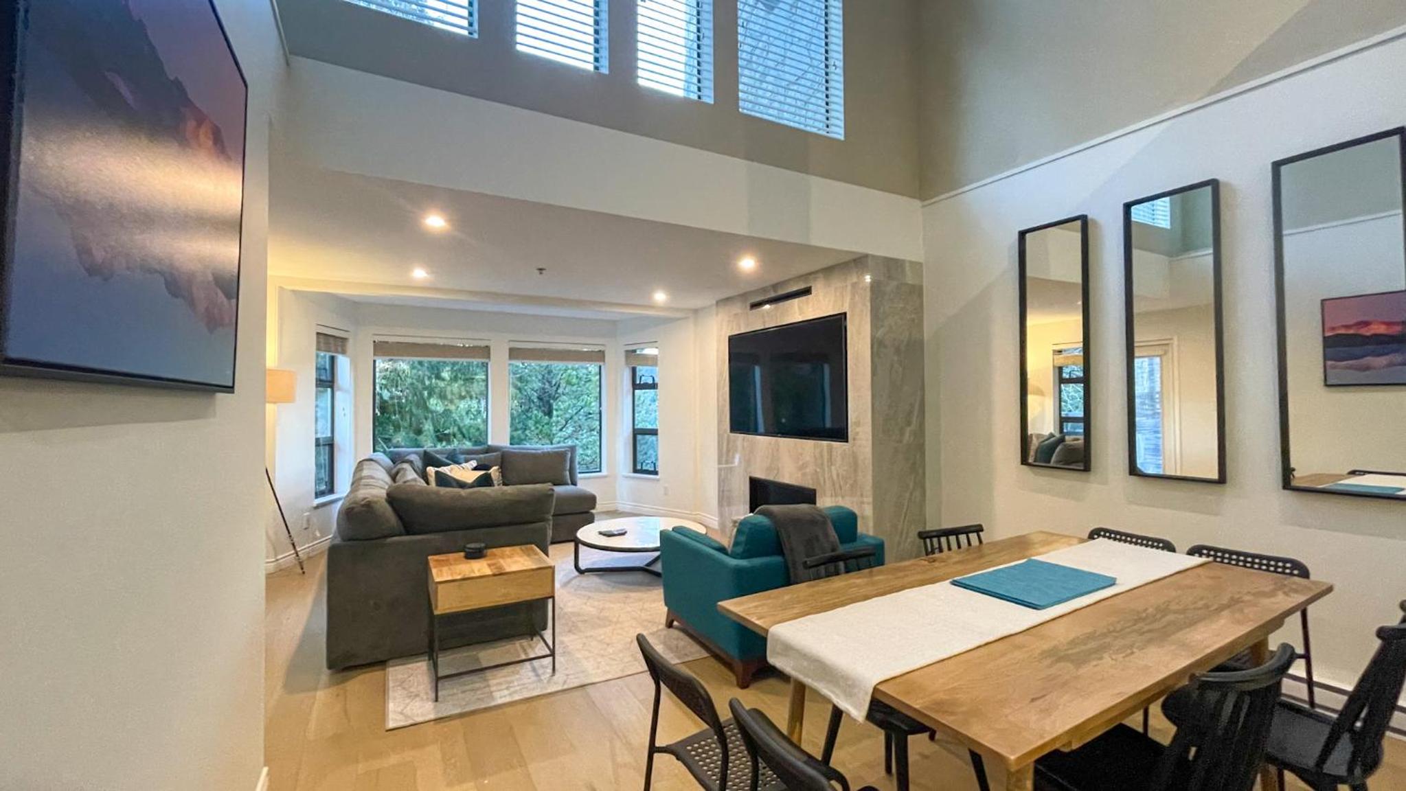 2BR plus Loft, Modern and Spacious, Hot Tub and Sauna, Private Balcony, Fireplace