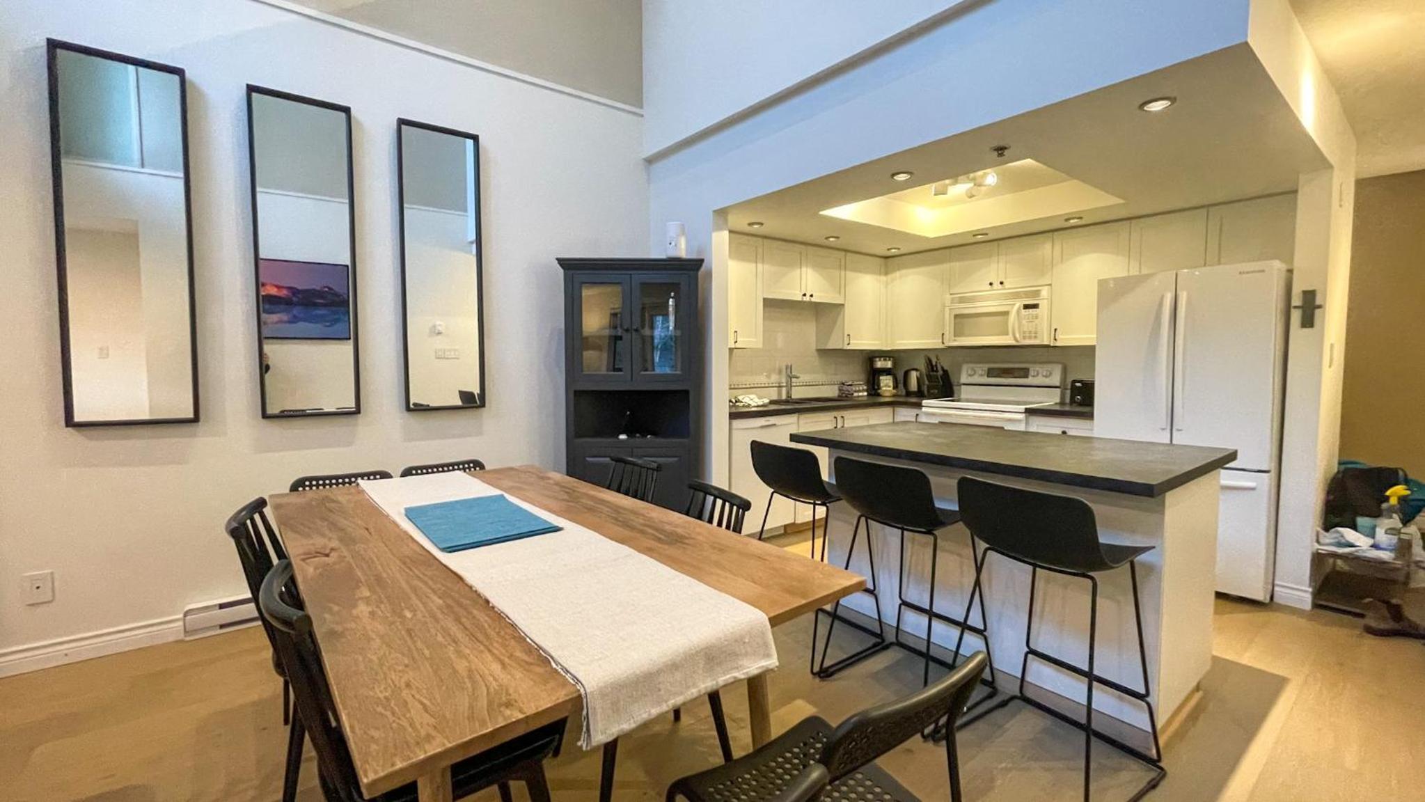 2BR plus Loft, Modern and Spacious, Hot Tub and Sauna, Private Balcony, Fireplace