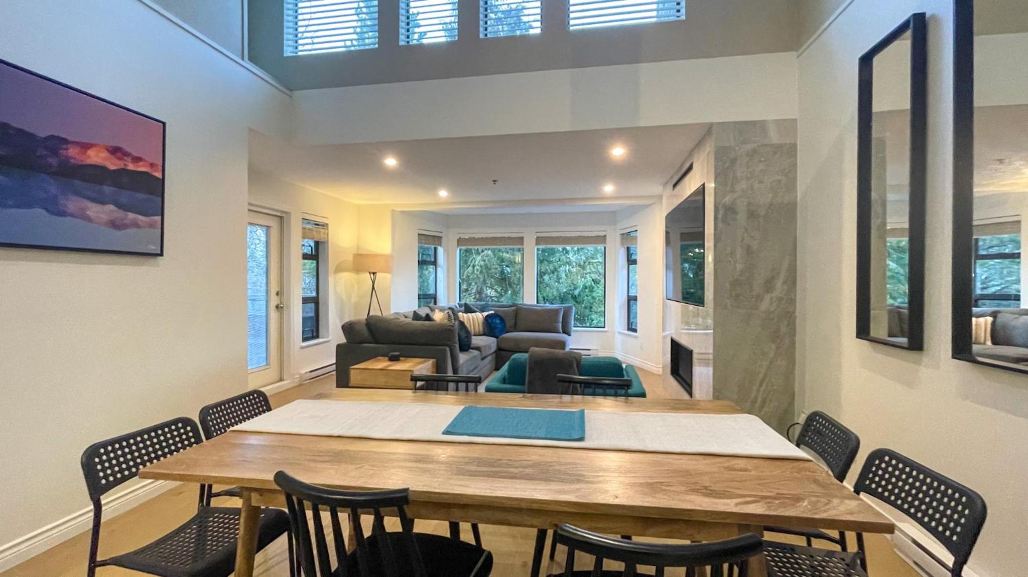 2BR plus Loft, Modern and Spacious, Hot Tub and Sauna, Private Balcony, Fireplace