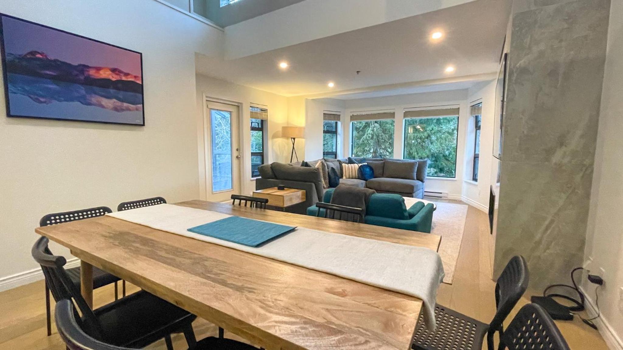 2BR plus Loft, Modern and Spacious, Hot Tub and Sauna, Private Balcony, Fireplace