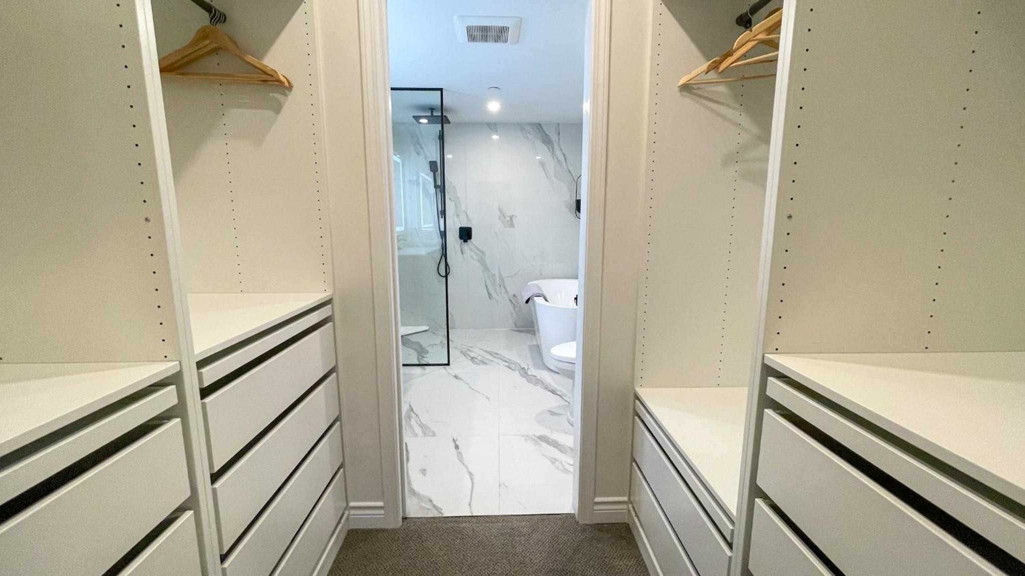 2BR plus Loft, Modern and Spacious, Hot Tub and Sauna, Private Balcony, Fireplace