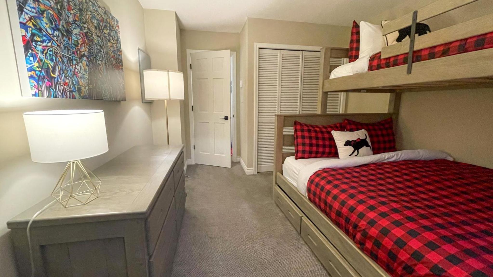 2BR plus Loft, Modern and Spacious, Hot Tub and Sauna, Private Balcony, Fireplace