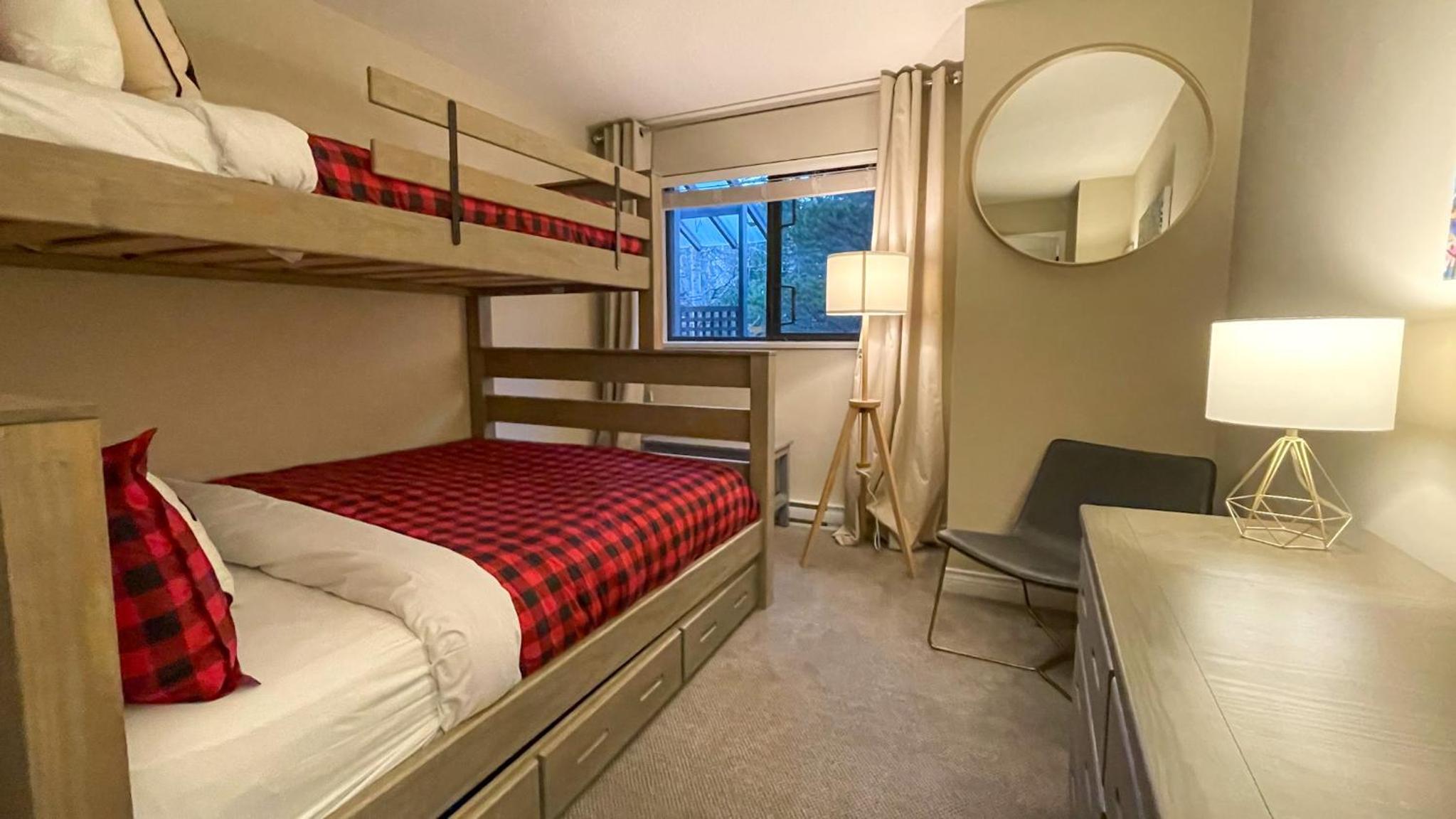 2BR plus Loft, Modern and Spacious, Hot Tub and Sauna, Private Balcony, Fireplace