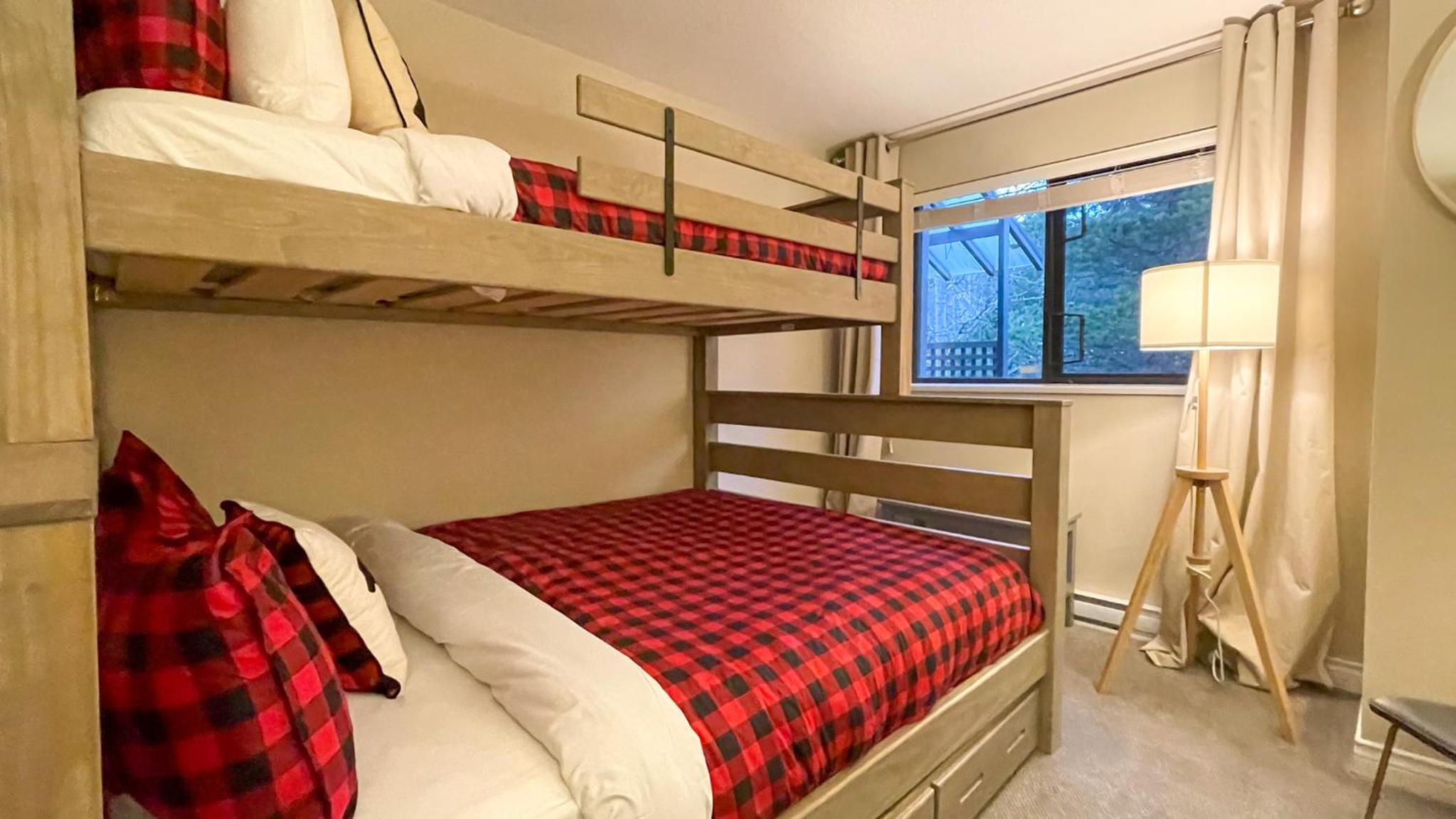 2BR plus Loft, Modern and Spacious, Hot Tub and Sauna, Private Balcony, Fireplace
