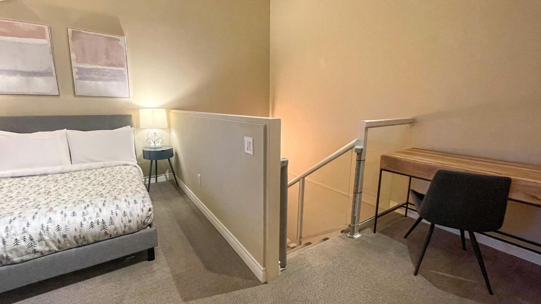 2BR plus Loft, Modern and Spacious, Hot Tub and Sauna, Private Balcony, Fireplace