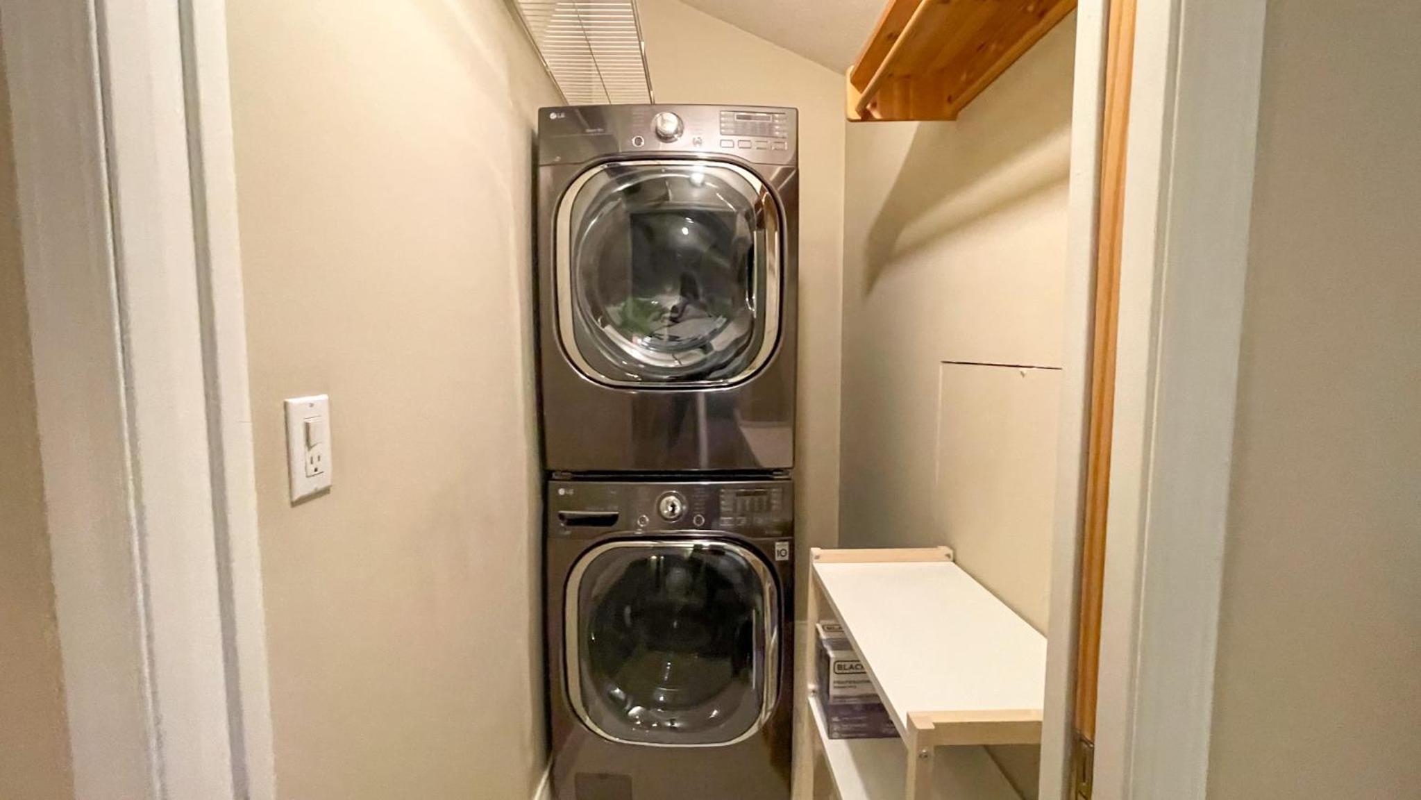 2BR plus Loft, Modern and Spacious, Hot Tub and Sauna, Private Balcony, Fireplace