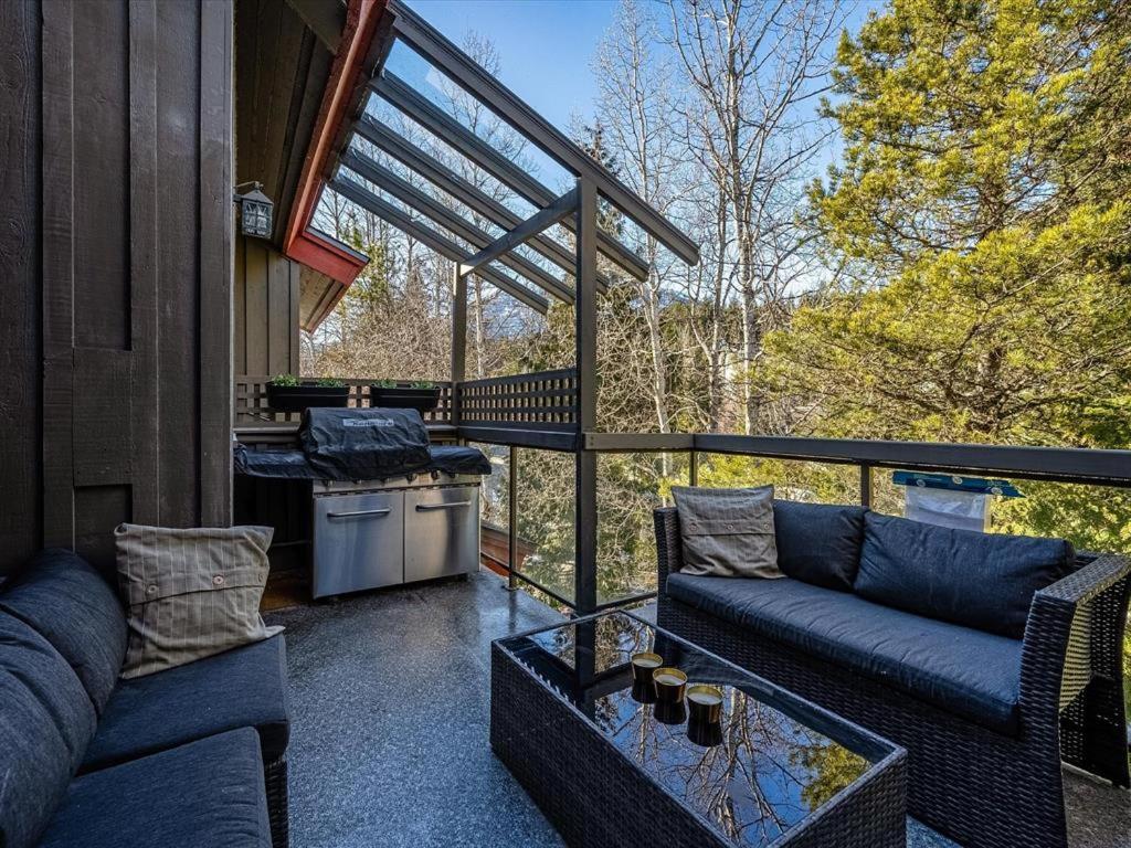 2BR plus Loft, Modern and Spacious, Hot Tub and Sauna, Private Balcony, Fireplace