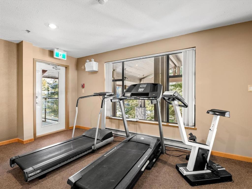 2BR plus Loft, Modern and Spacious, Hot Tub and Sauna, Private Balcony, Fireplace