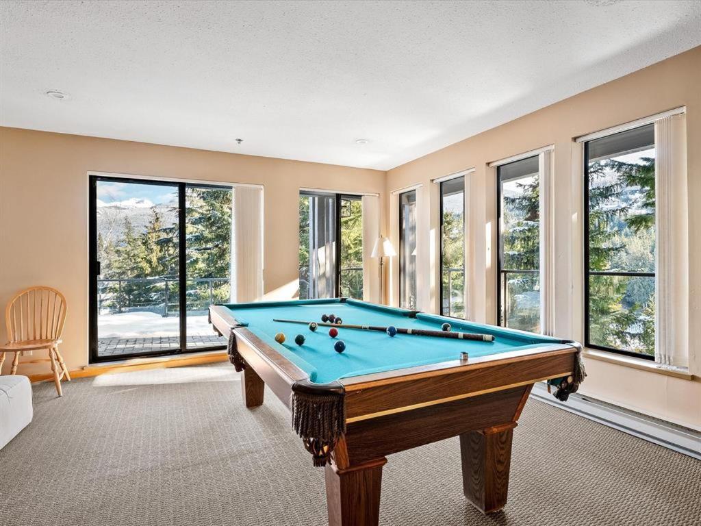 2BR plus Loft, Modern and Spacious, Hot Tub and Sauna, Private Balcony, Fireplace