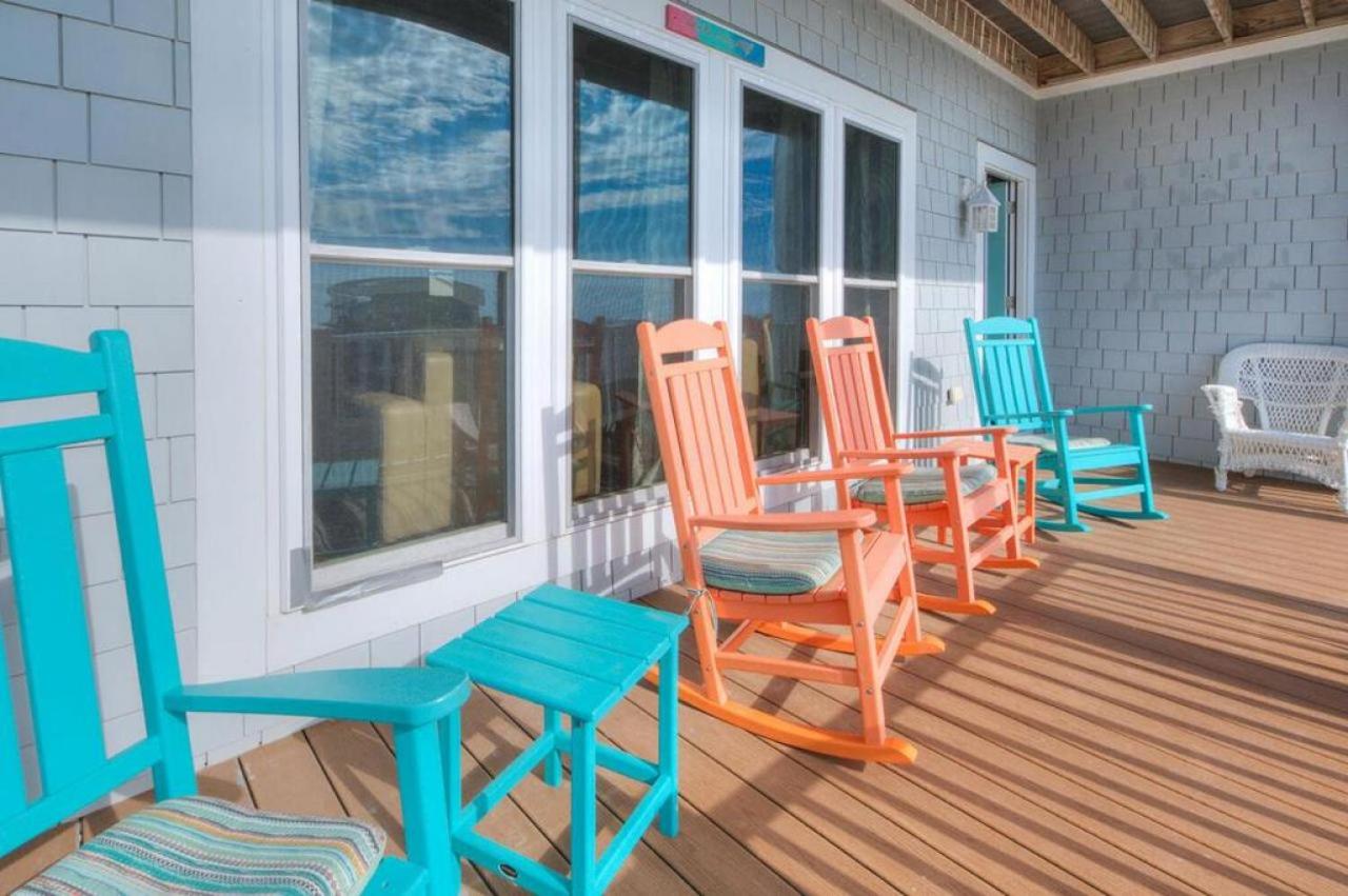 Flip Flops & Flamingos view 4