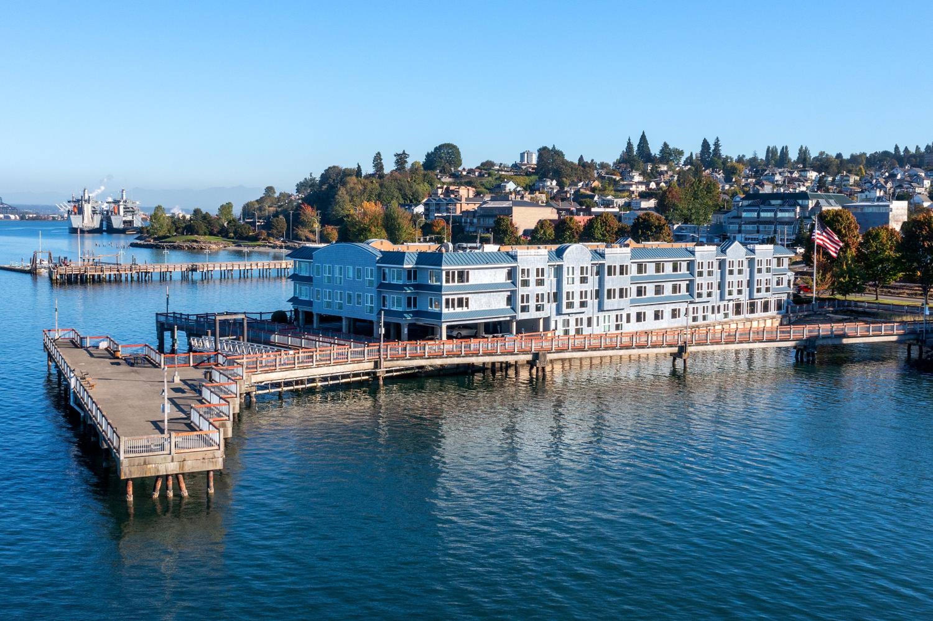 Seattle Vacations - Silver Cloud Hotel Tacoma Waterfront - Property Image 1
