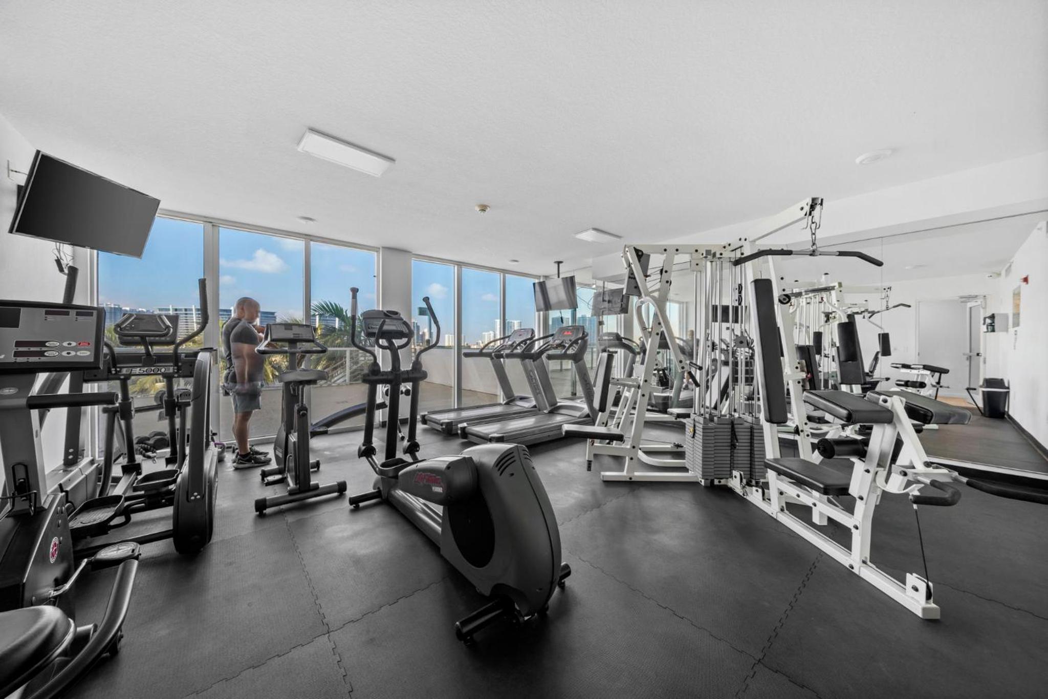 Waterfront Luxury 2-Bedroom Condo Sunny Isles Beach
