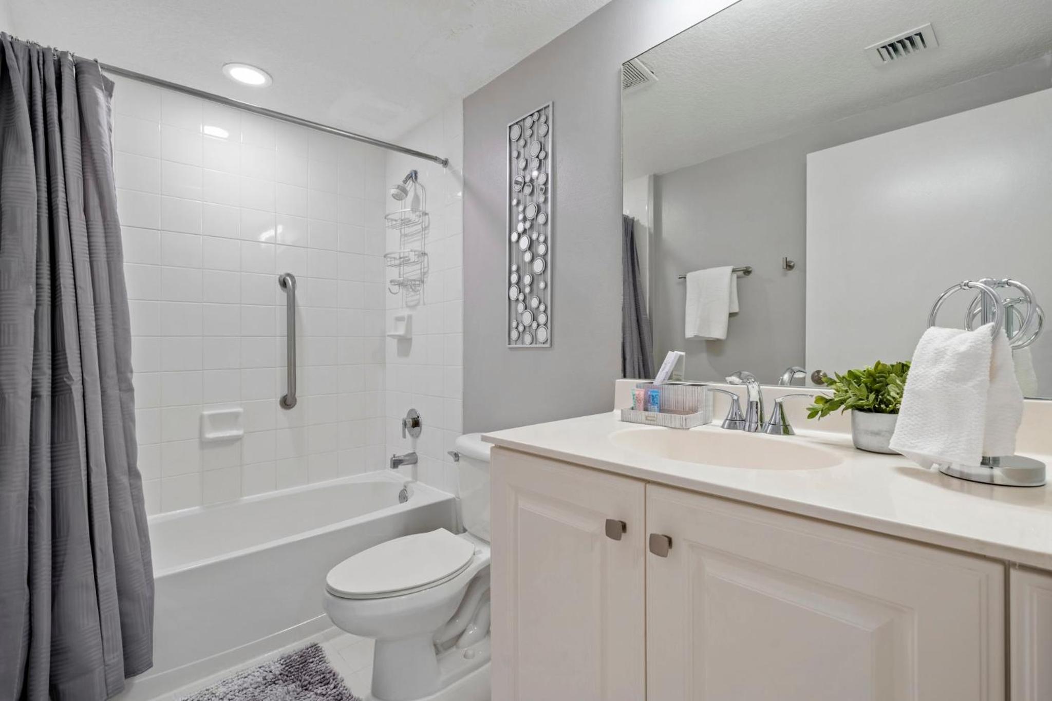 Waterfront Luxury 2-Bedroom Condo Sunny Isles Beach