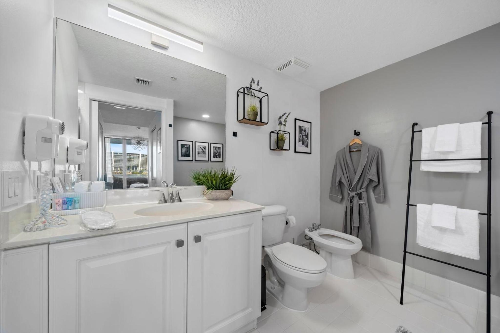 Waterfront Luxury 2-Bedroom Condo Sunny Isles Beach