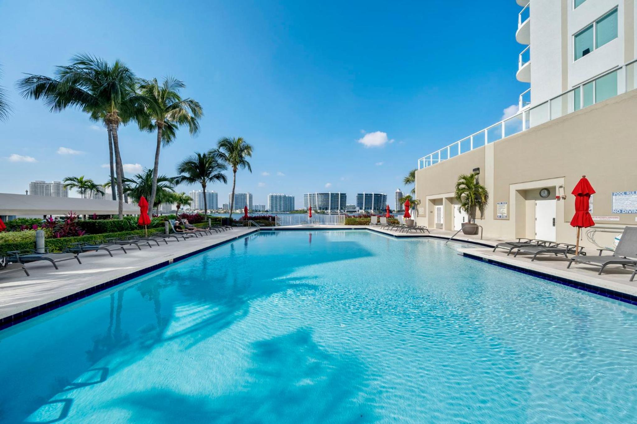 Waterfront Luxury 2-Bedroom Condo Sunny Isles Beach