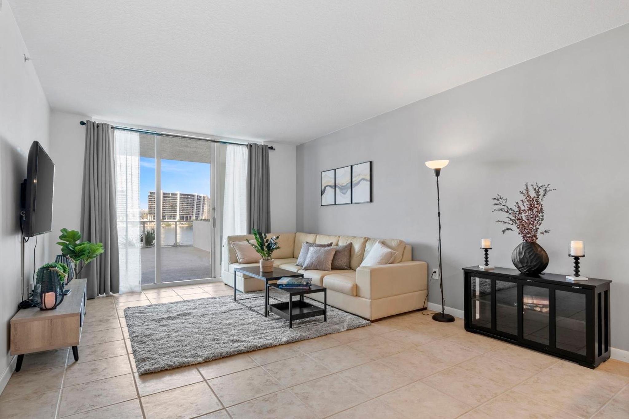 Waterfront Luxury 2-Bedroom Condo Sunny Isles Beach