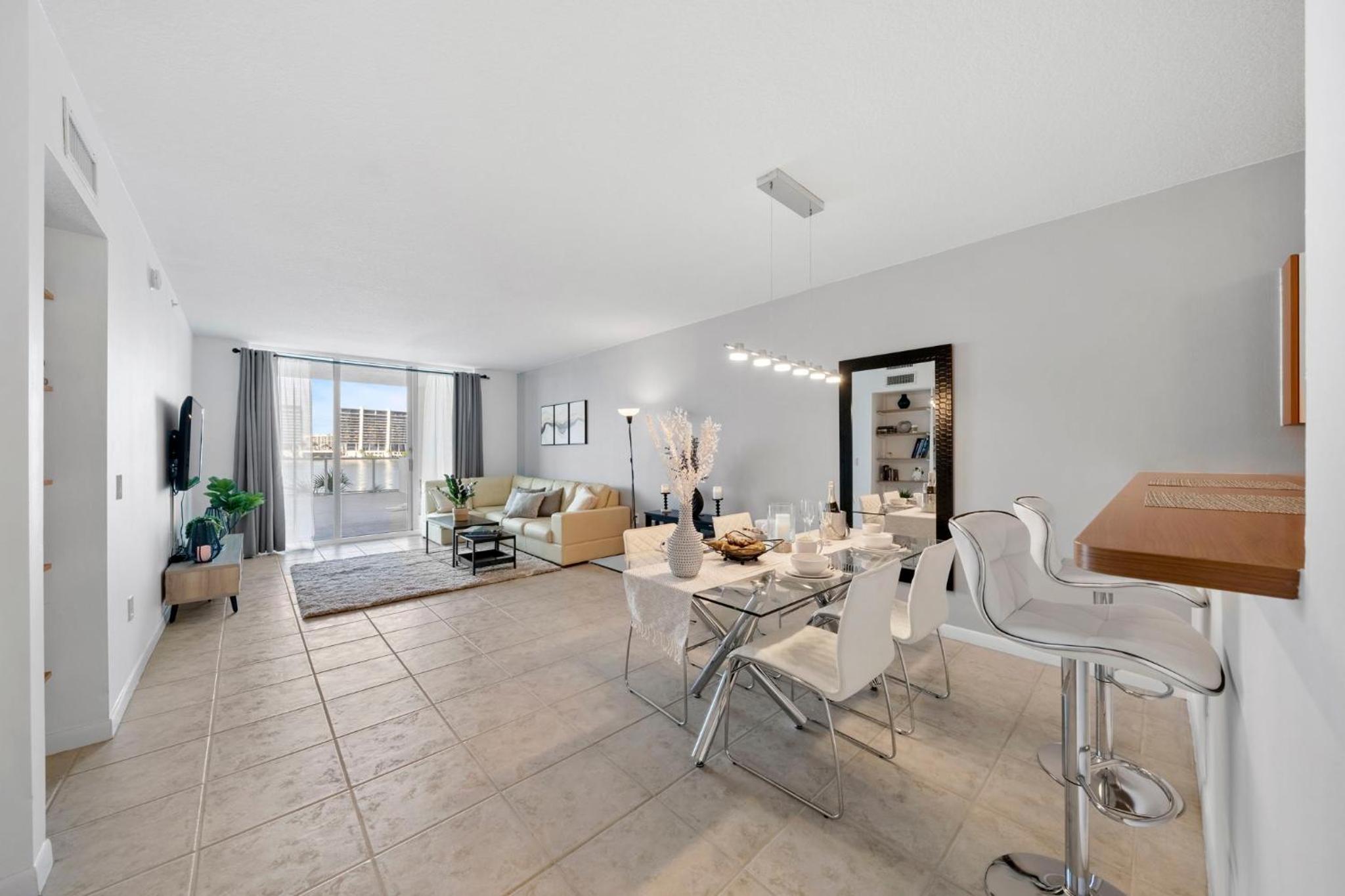 Waterfront Luxury 2-Bedroom Condo Sunny Isles Beach