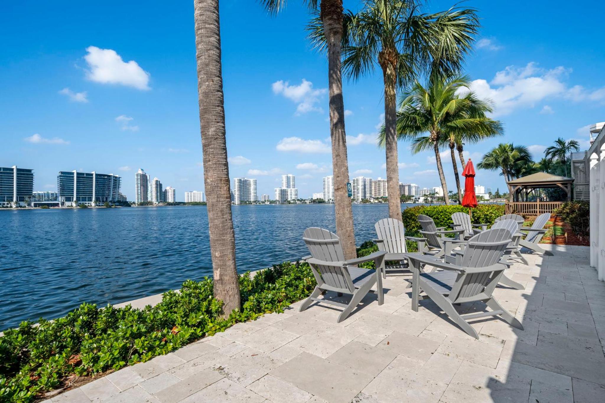 Waterfront Luxury 2-Bedroom Condo Sunny Isles Beach