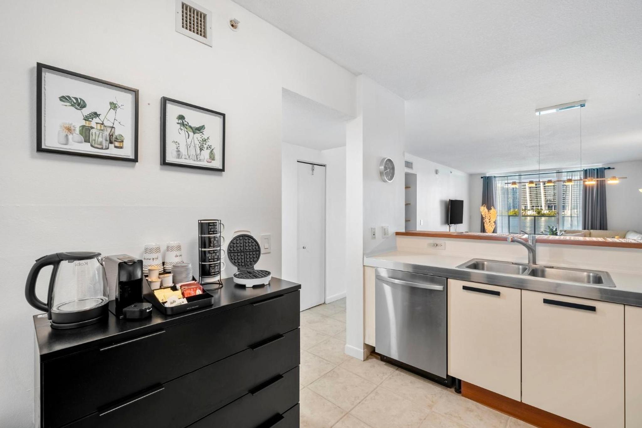 Waterfront Luxury 2-Bedroom Condo Sunny Isles Beach