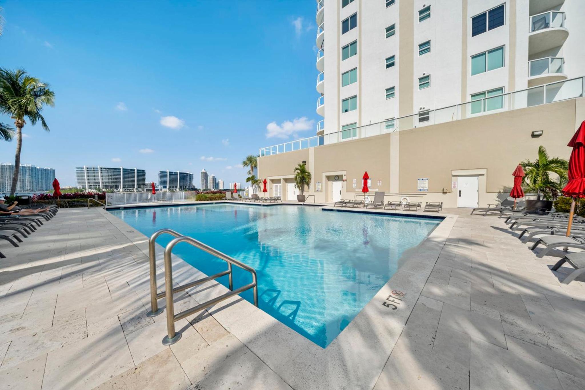 Waterfront Luxury 2-Bedroom Condo Sunny Isles Beach