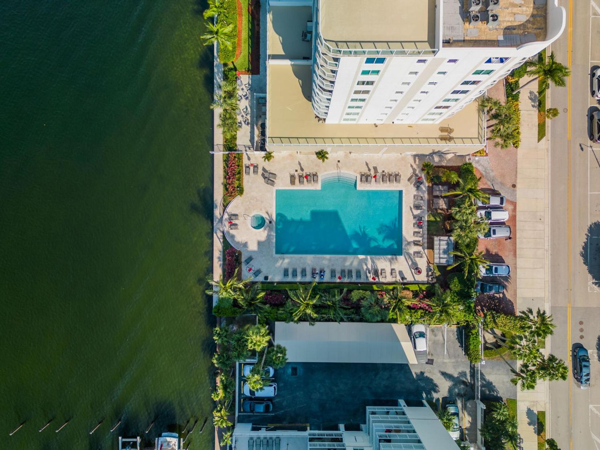 Waterfront Luxury 2-Bedroom Condo Sunny Isles Beach