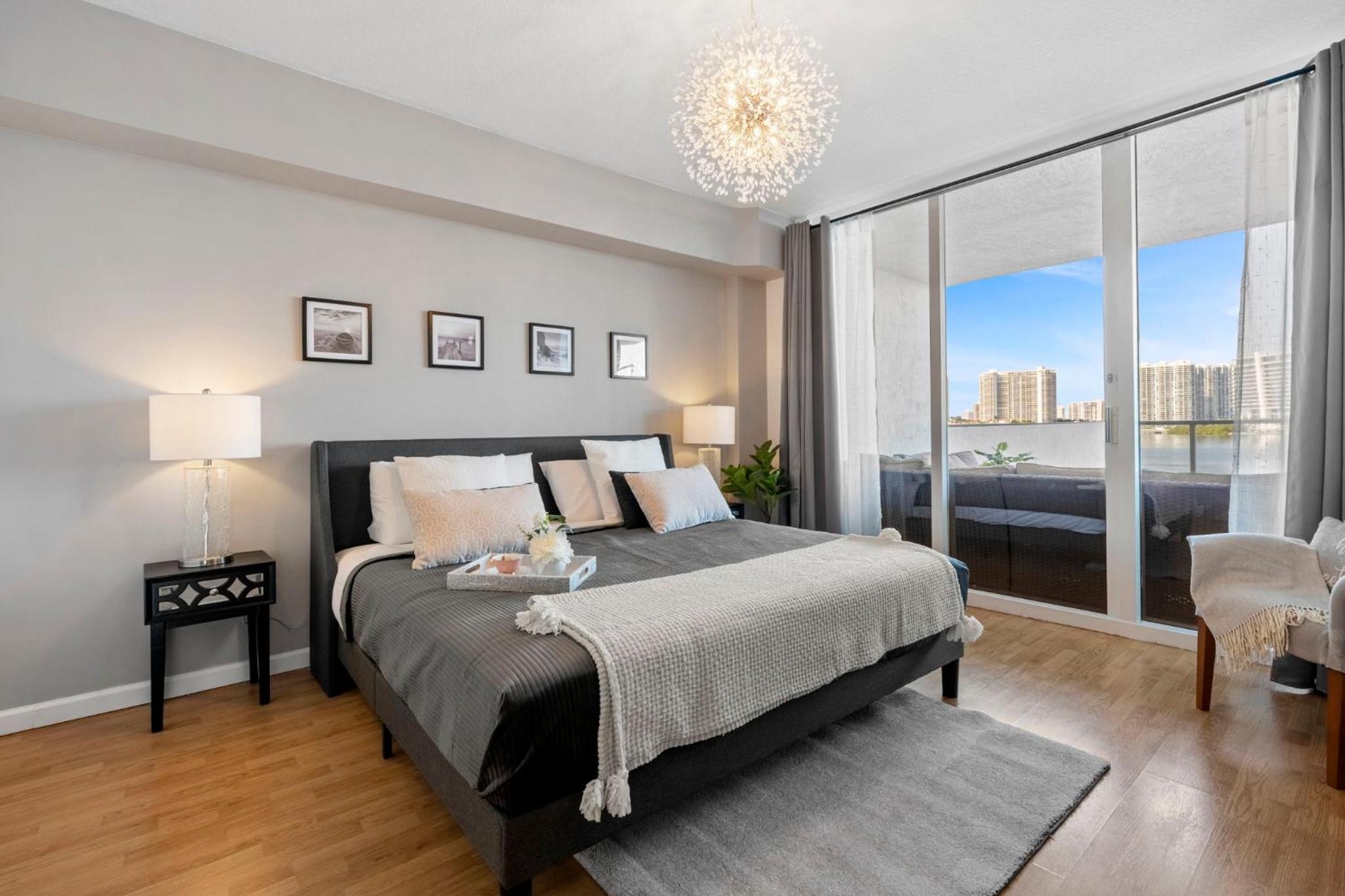 Waterfront Luxury 2-Bedroom Condo Sunny Isles Beach
