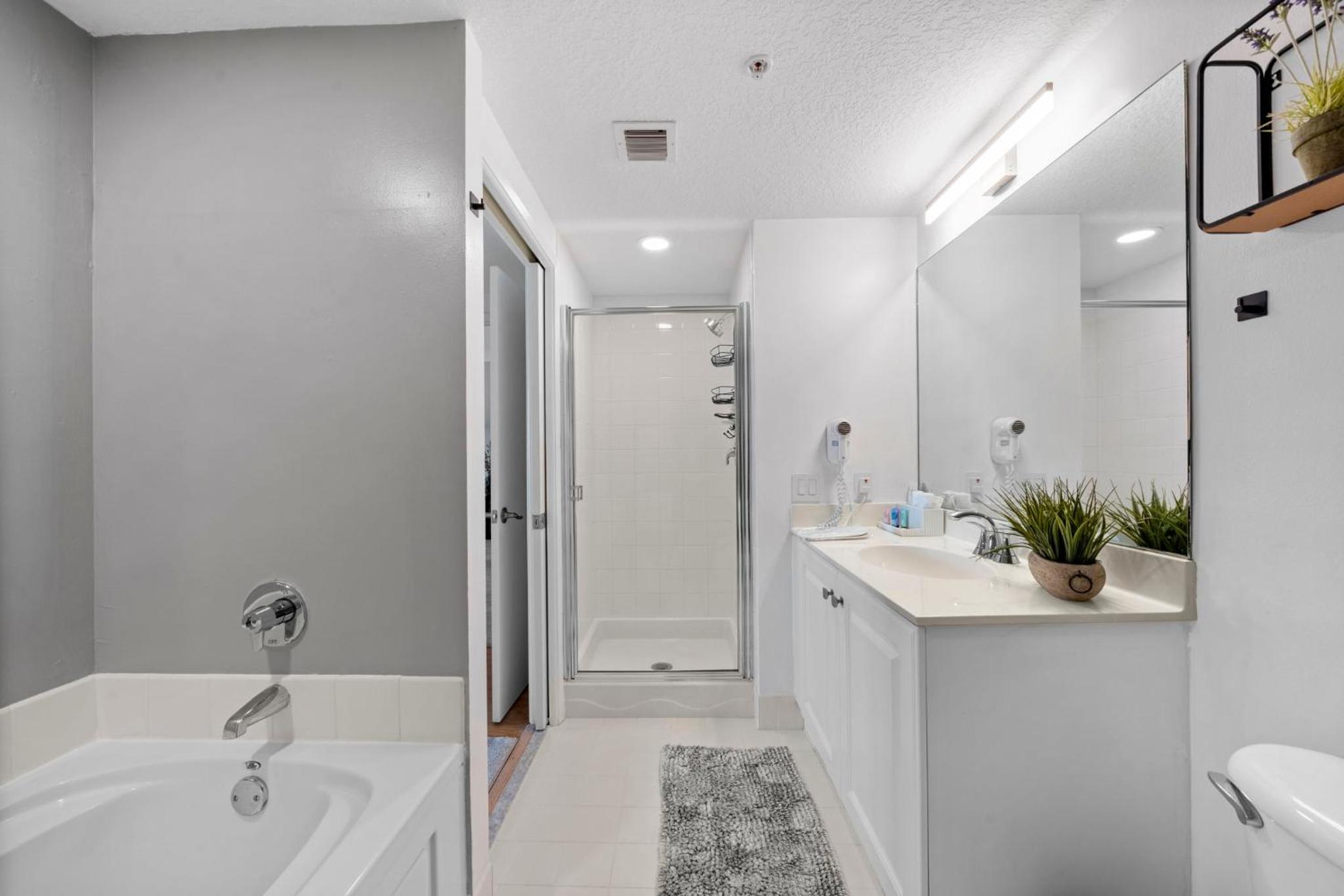 Waterfront Luxury 2-Bedroom Condo Sunny Isles Beach