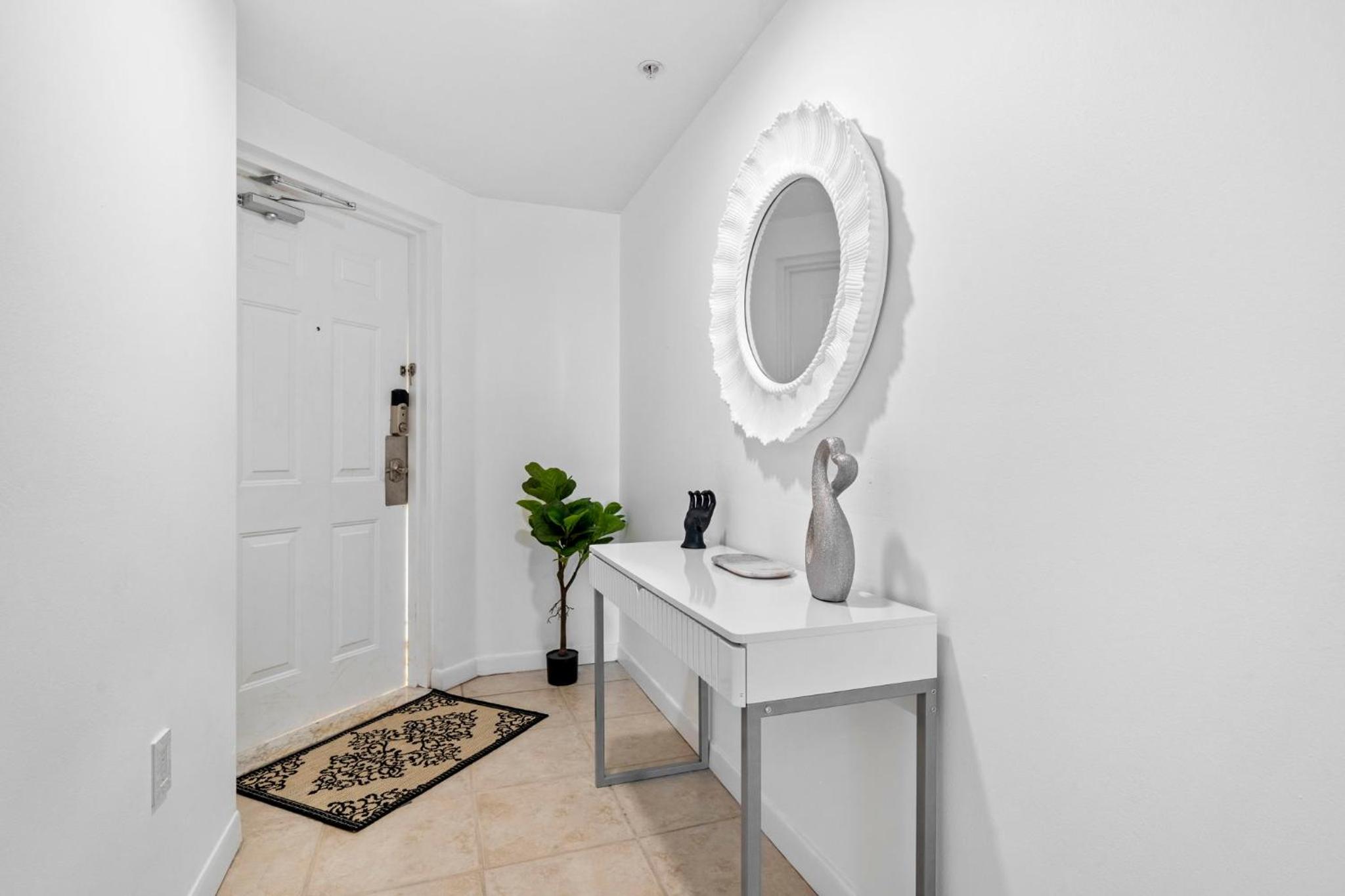 Waterfront Luxury 2-Bedroom Condo Sunny Isles Beach