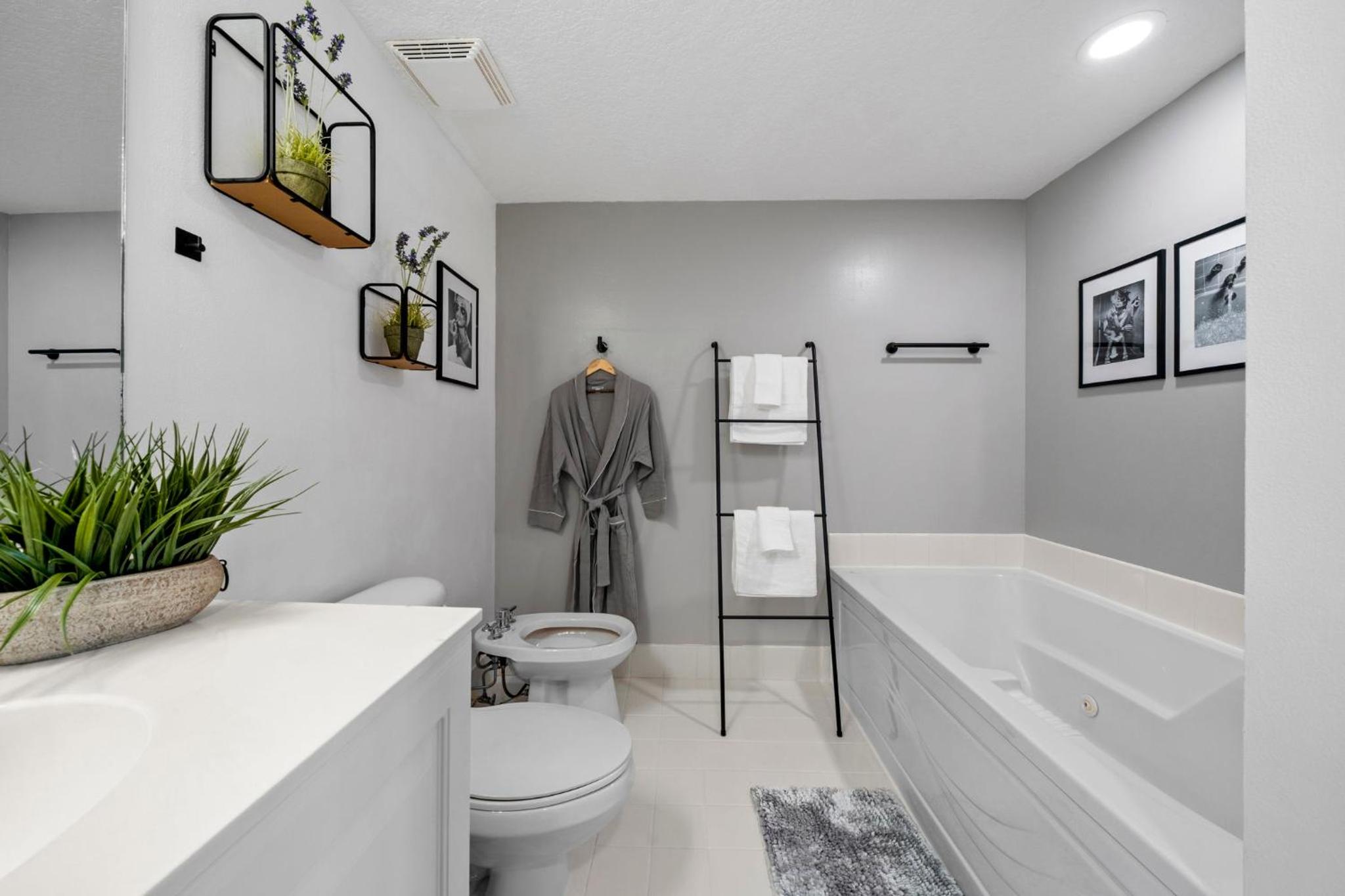 Waterfront Luxury 2-Bedroom Condo Sunny Isles Beach