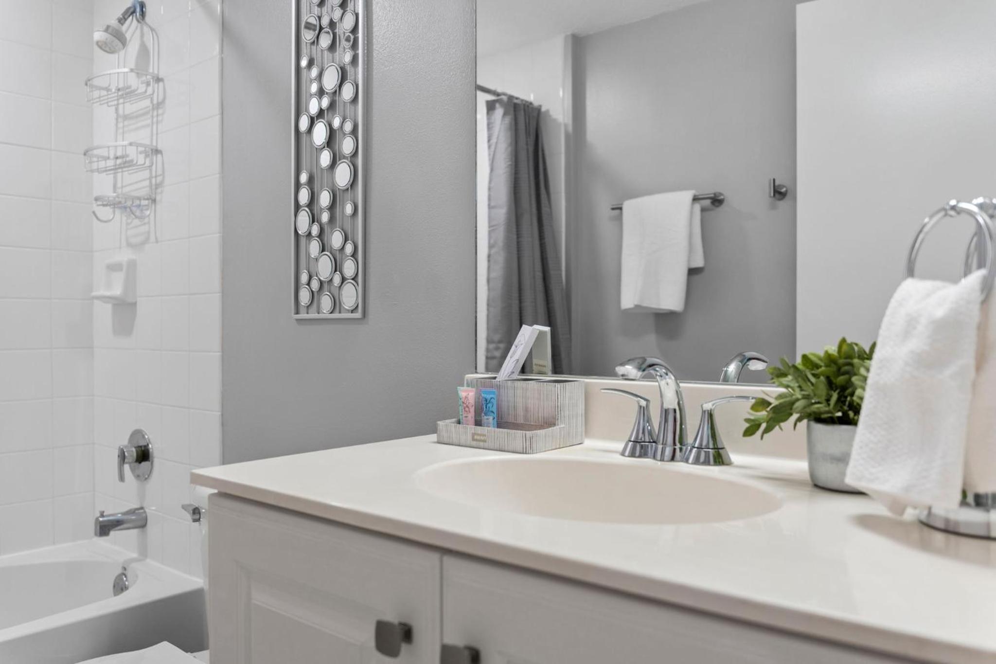 Waterfront Luxury 2-Bedroom Condo Sunny Isles Beach