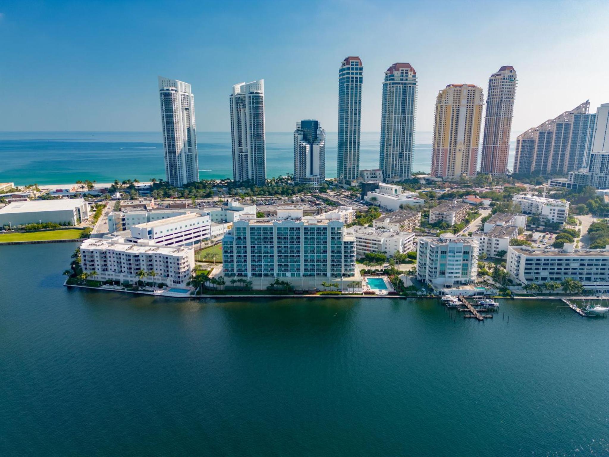 Waterfront Luxury 2-Bedroom Condo Sunny Isles Beach