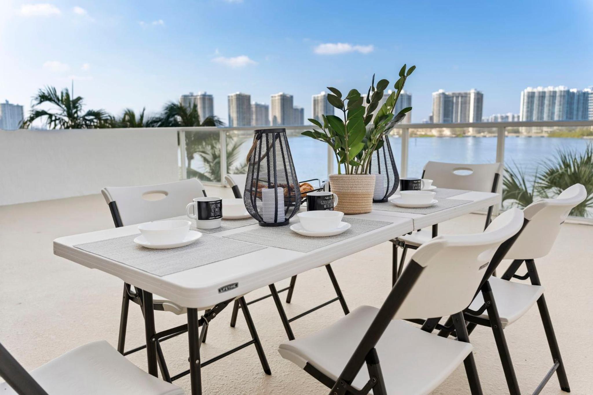 Waterfront Luxury 2-Bedroom Condo Sunny Isles Beach