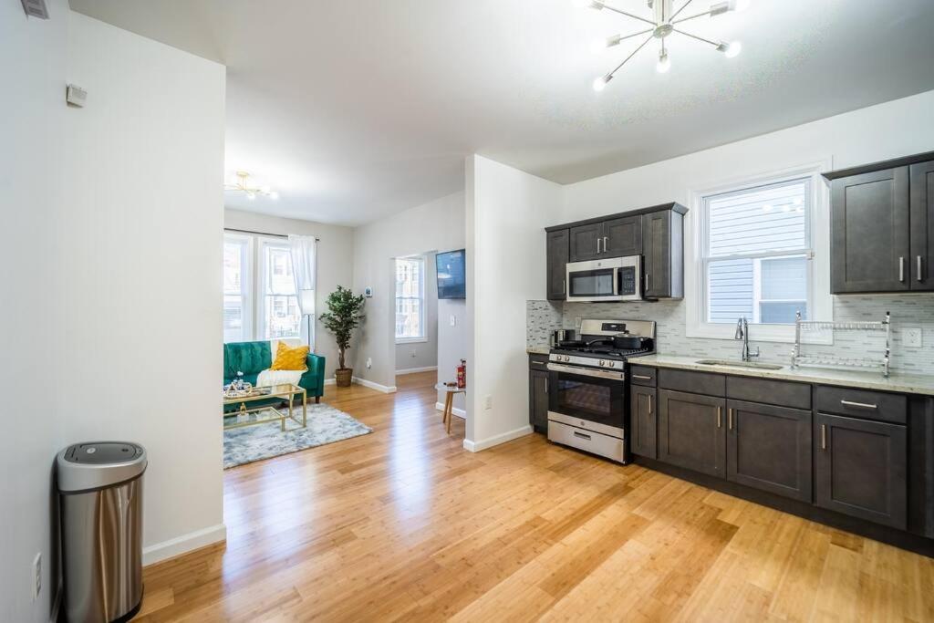 6 Mins From EWR Airport Cozy 3 Bedroom Apartment view 2