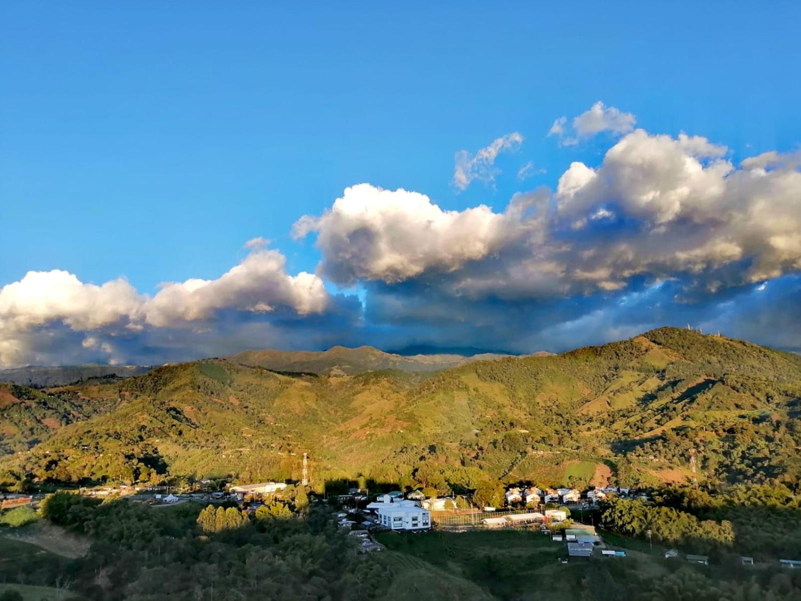 Vista al Mar Verde de Armenia con parqueadero privado