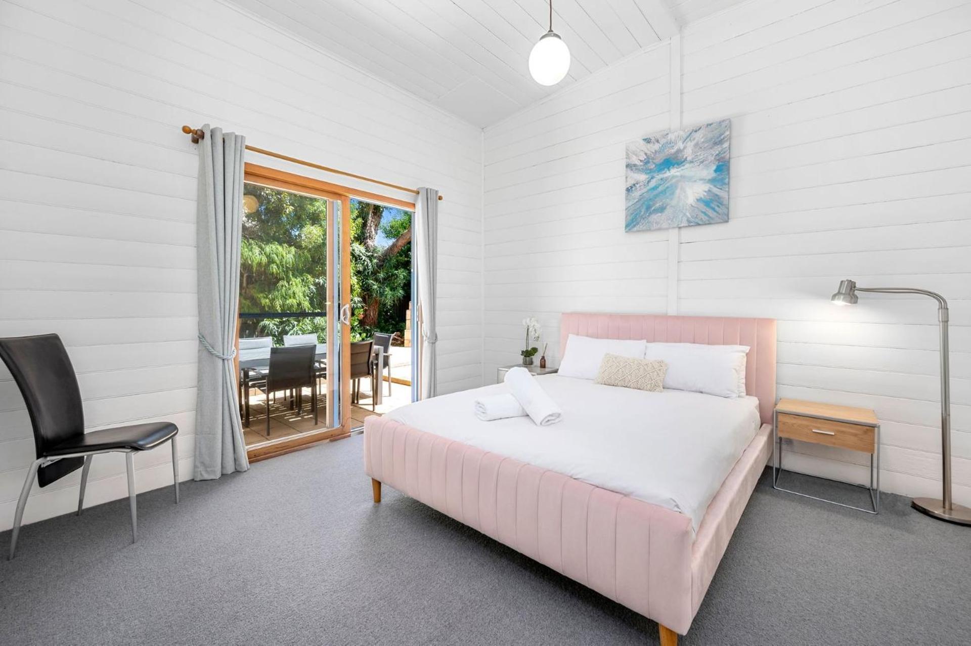 Esplanade Premium 33