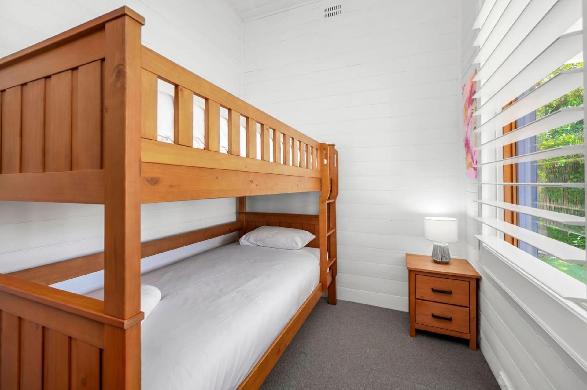Esplanade Premium 33