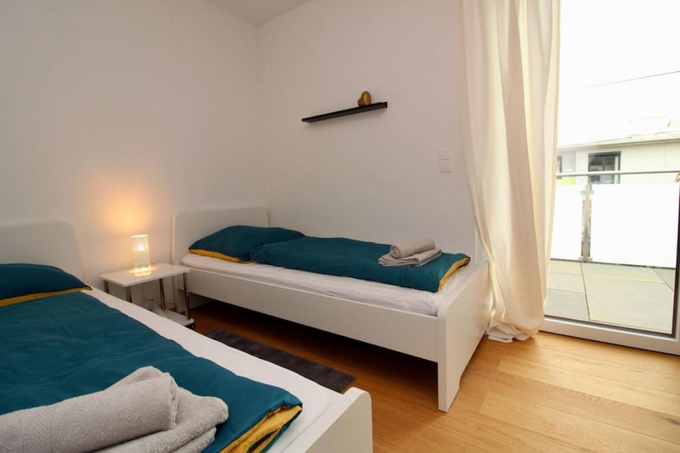 Modern Balcony Apartment with free Parking