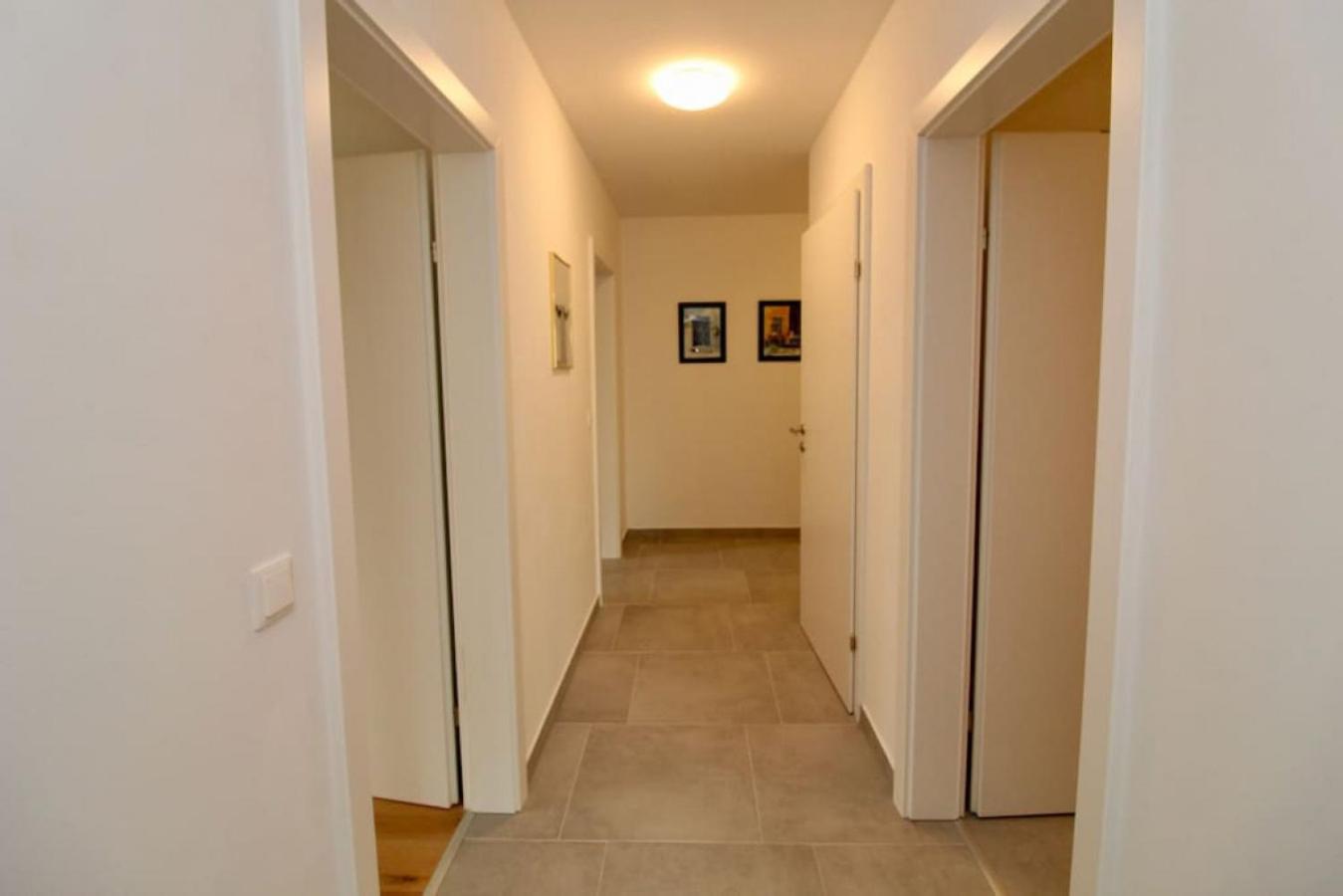 Modern Balcony Apartment with free Parking
