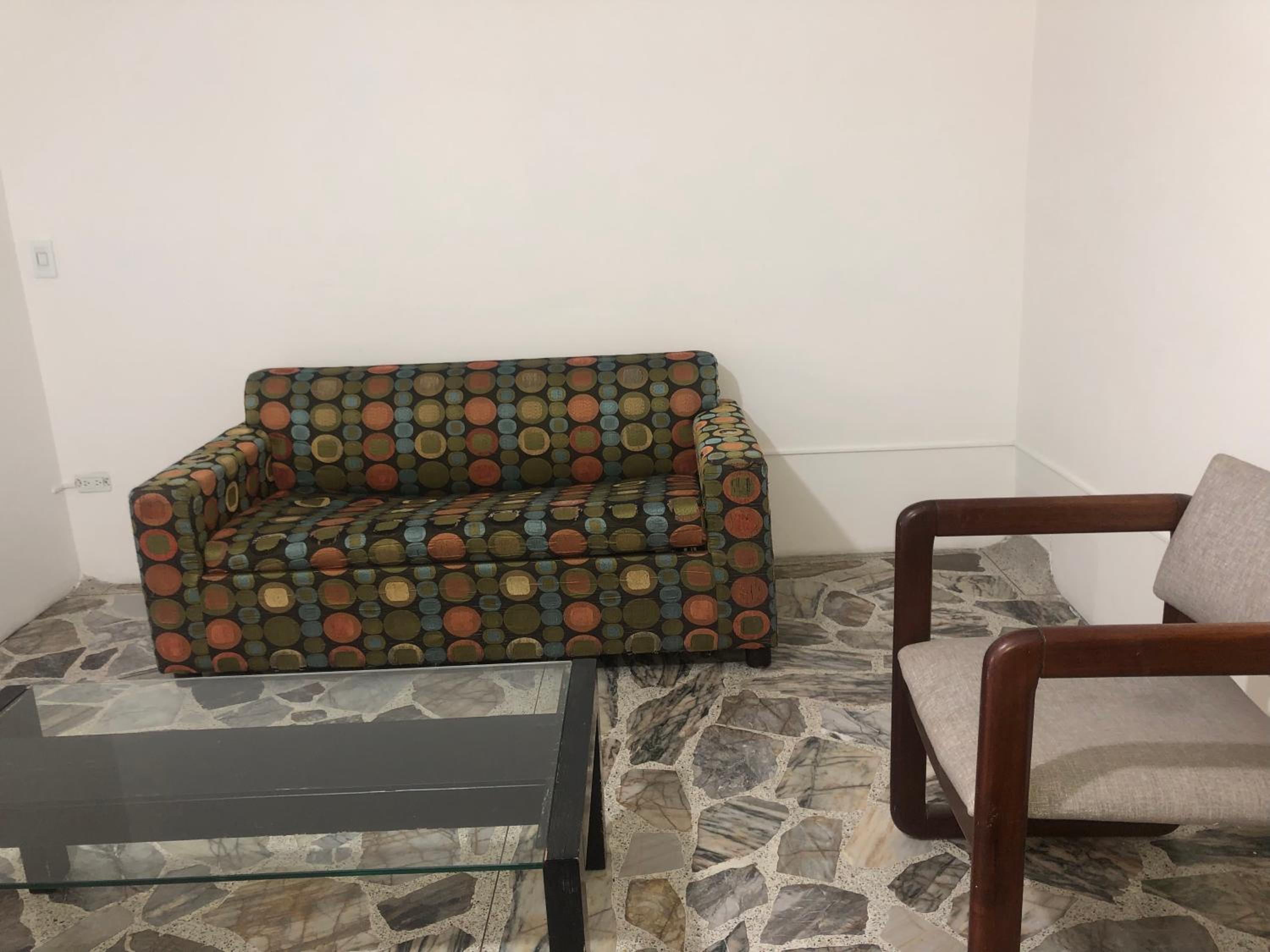 Apartamento cómodo en laureles, grande, céntrico ,bien ubicado Apto203