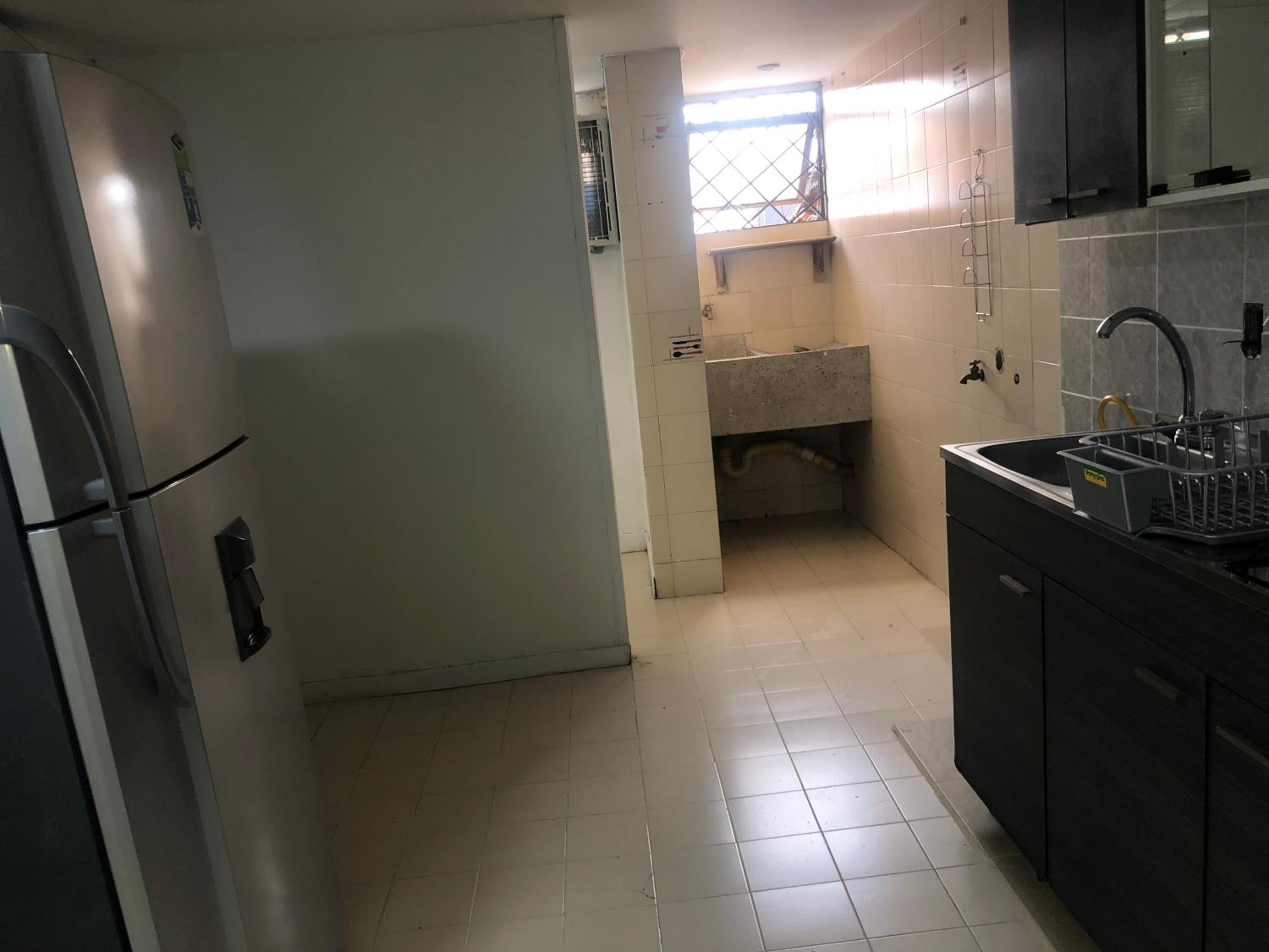 Apartamento cómodo en laureles, grande, céntrico ,bien ubicado Apto203