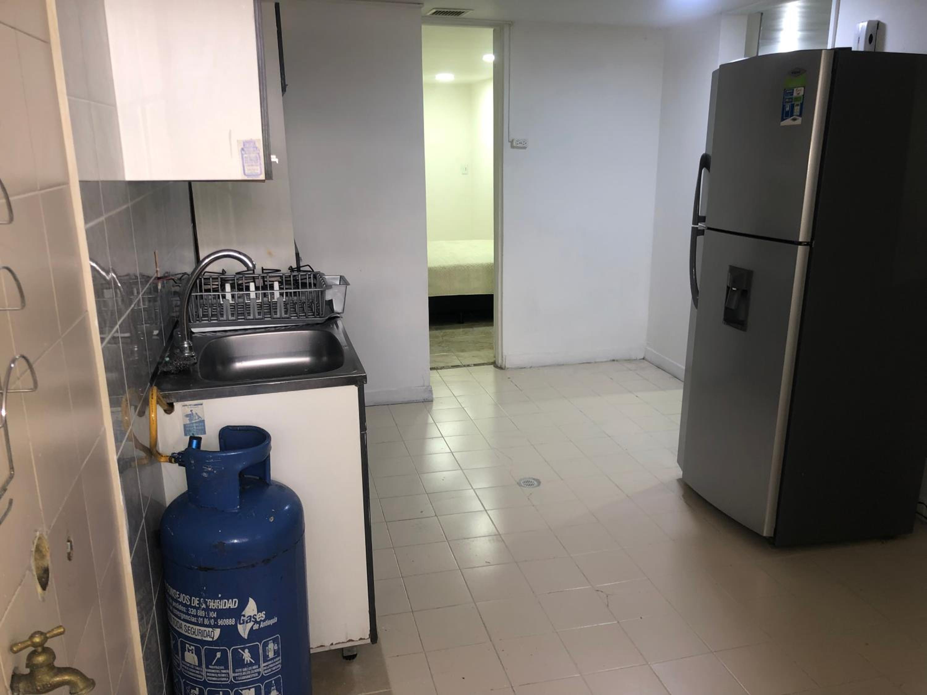 Apartamento cómodo en laureles, grande, céntrico ,bien ubicado Apto203