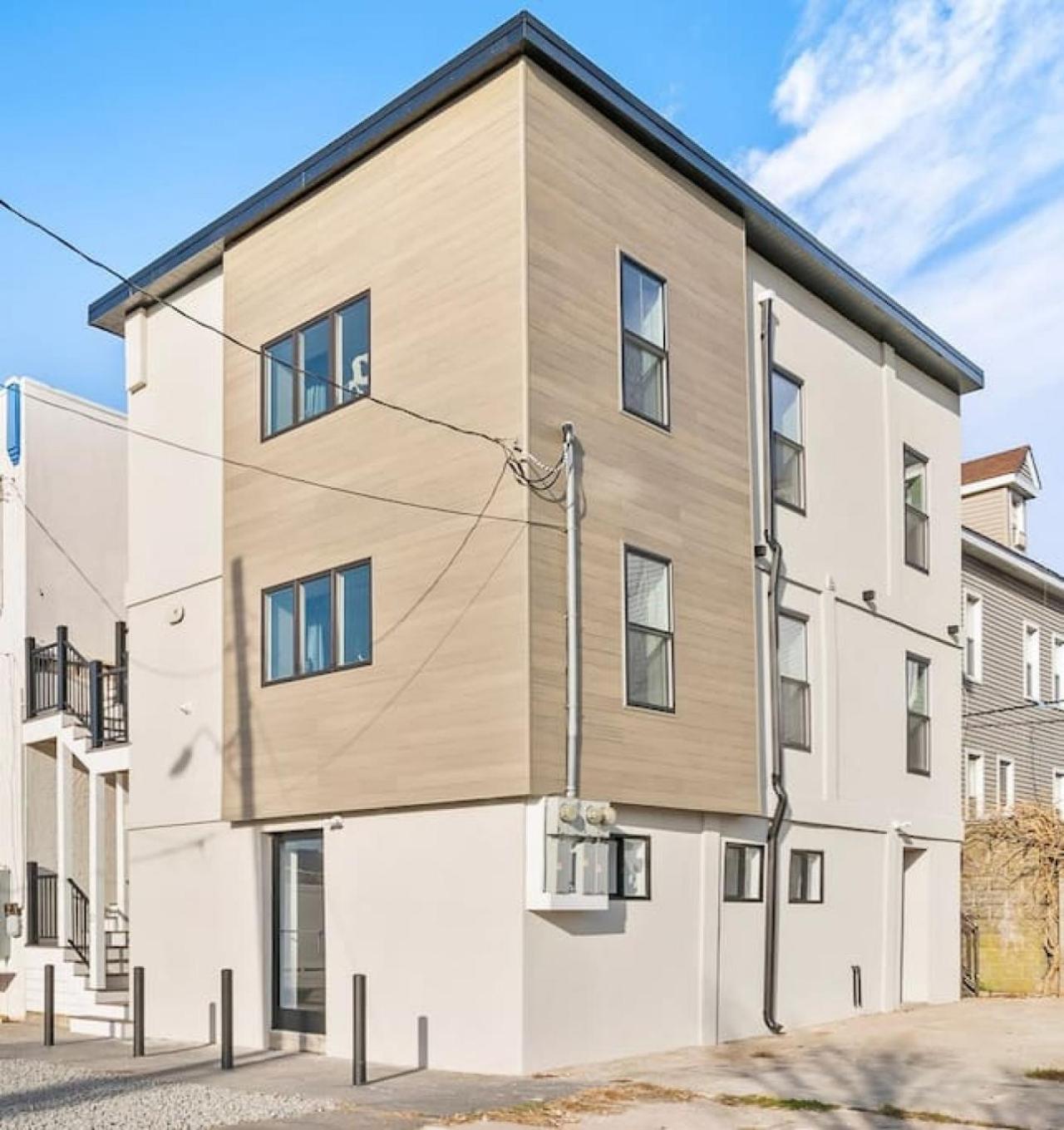 2 Blocks to Beach & 1 Block to Bay Retreat w Parking U2