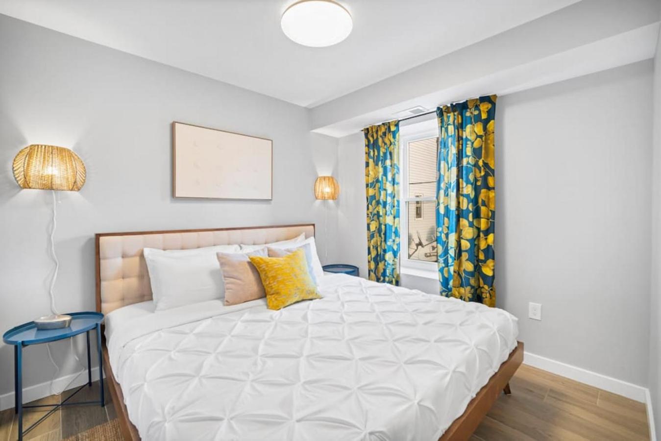 2 Blocks to Beach & 1 Block to Bay Retreat w Parking U2 photo 4