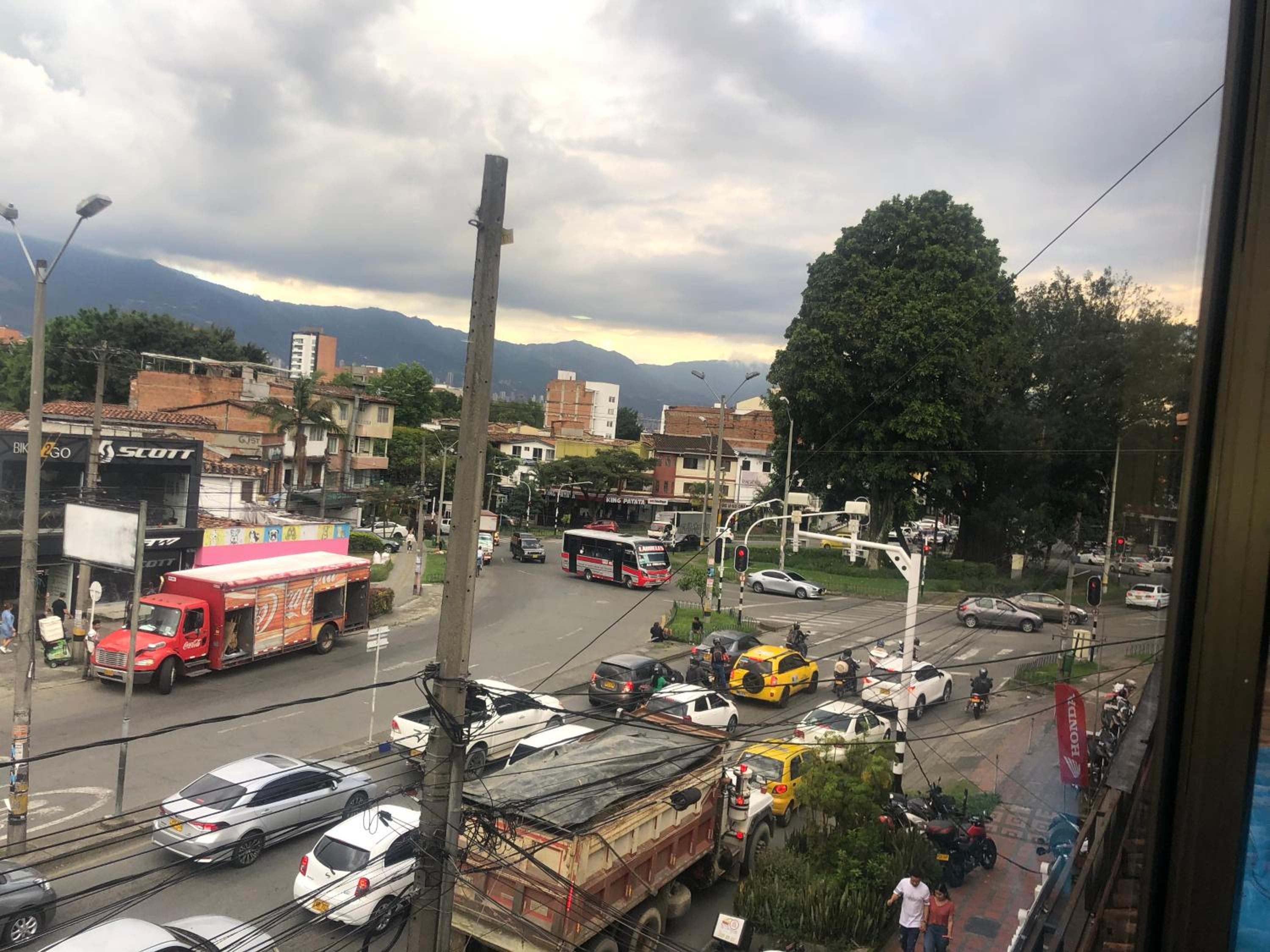 Apartamento cómodo en laureles, grande, céntrico ,bien ubicado Apto203