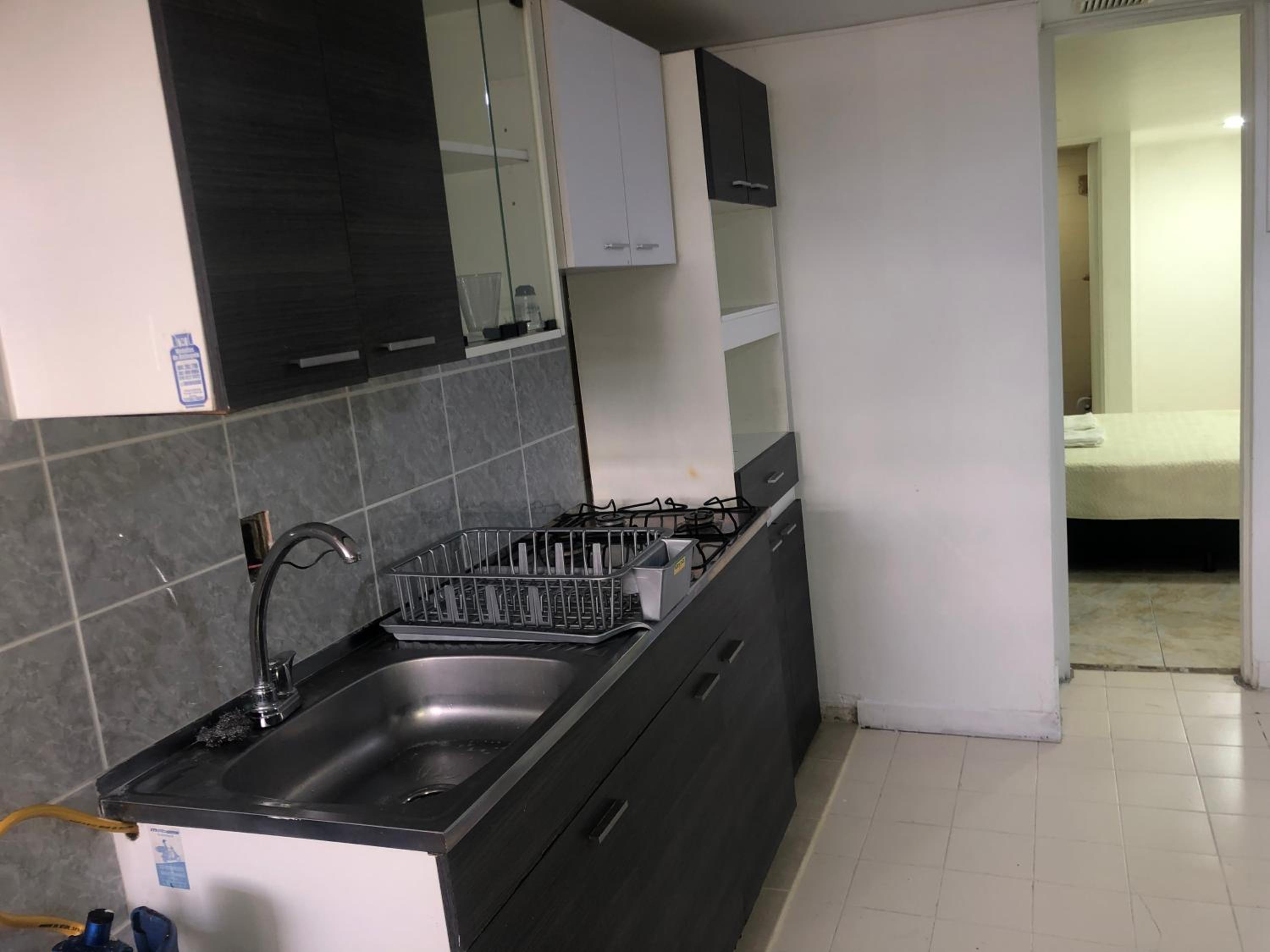Apartamento cómodo en laureles, grande, céntrico ,bien ubicado Apto203