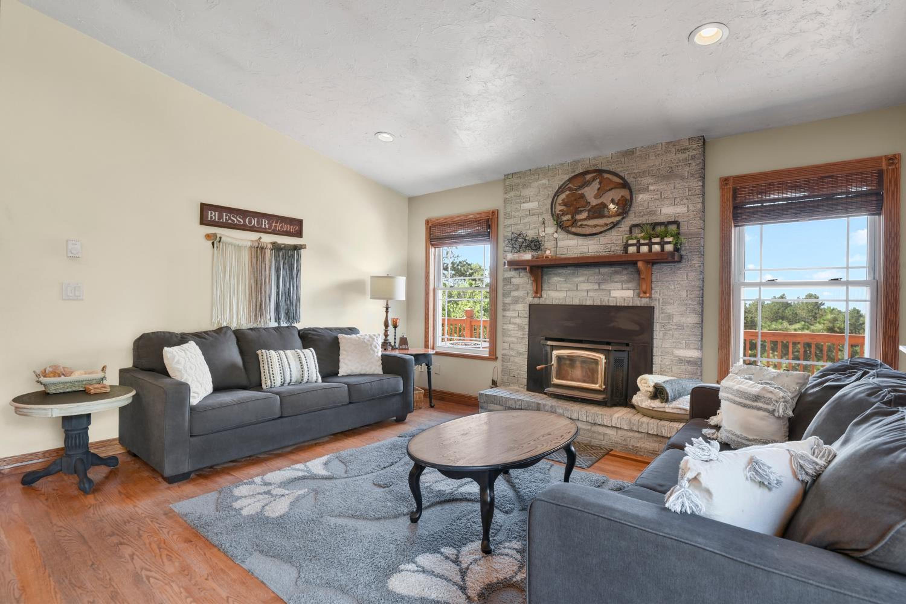 Pikes Peak Views + 6acre + Hot Tub + min to USAFA view 5