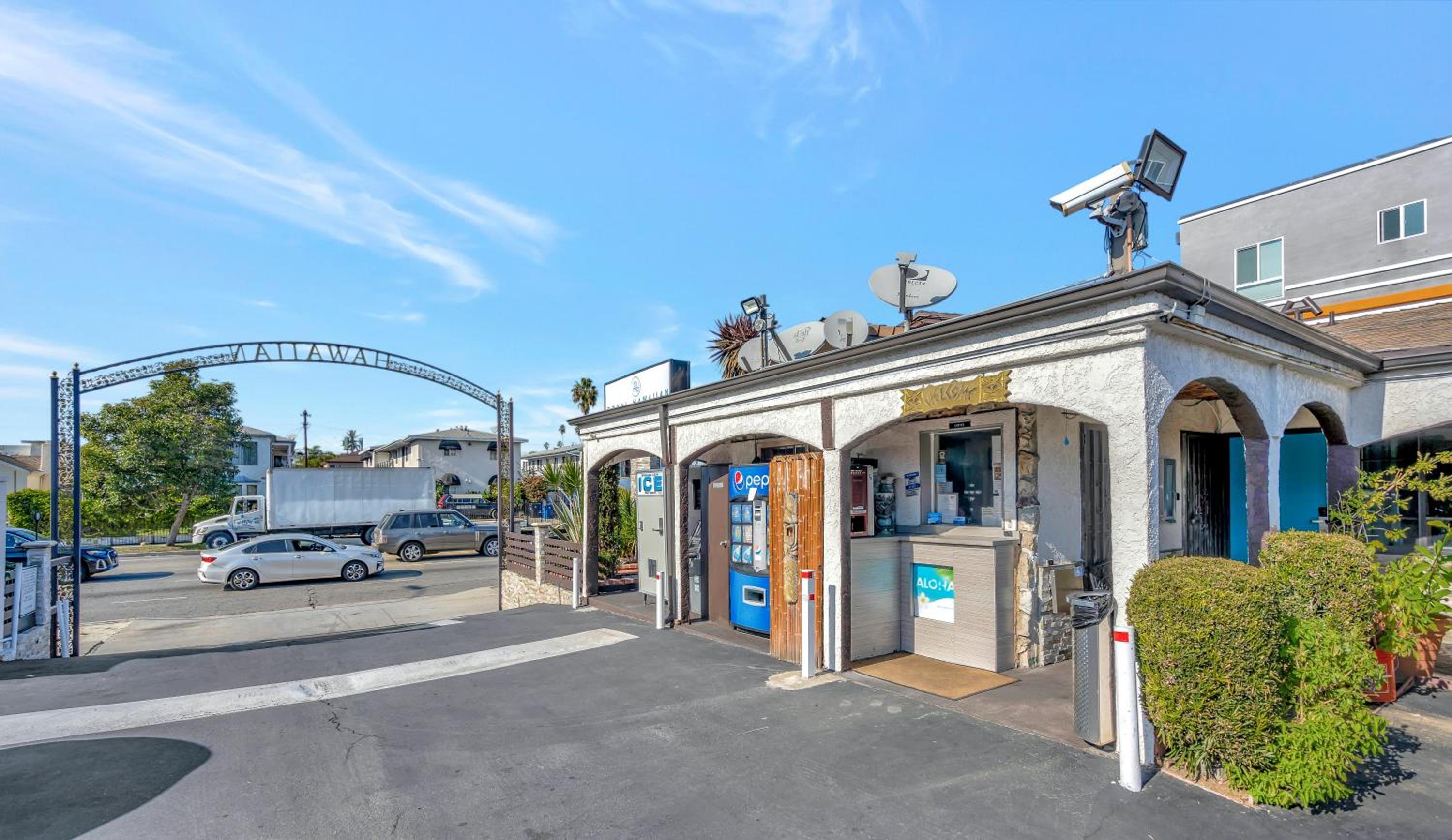 Royal Hawaiian Inn - Mid City, Los Angeles