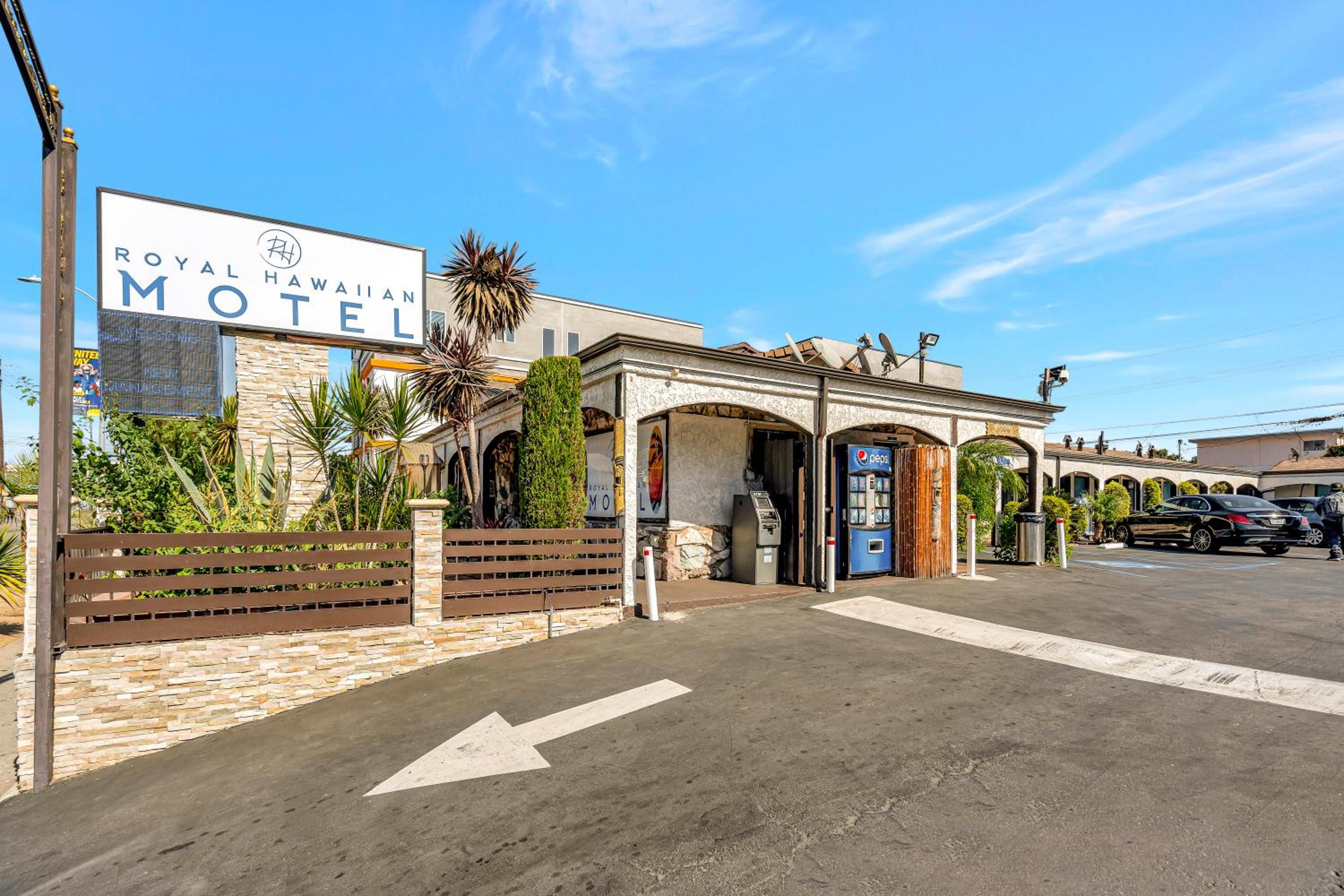 Royal Hawaiian Inn - Mid City, Los Angeles